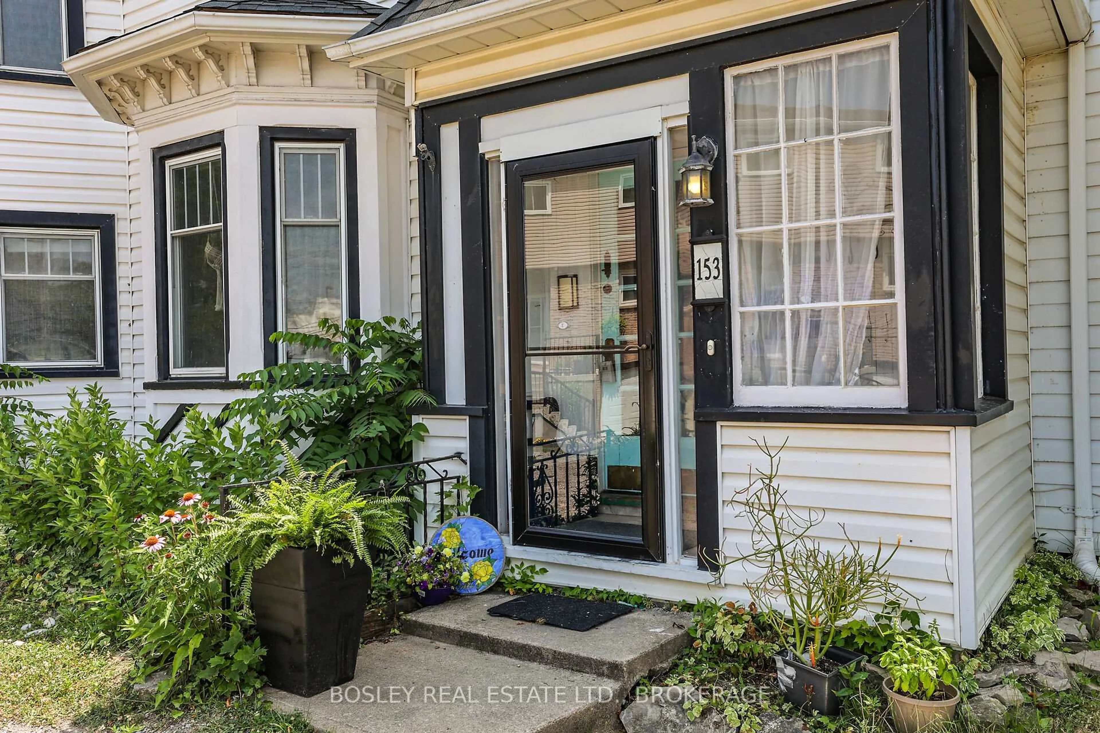 Indoor entryway for 153 St Catharines St, West Lincoln Ontario L0R 2A0