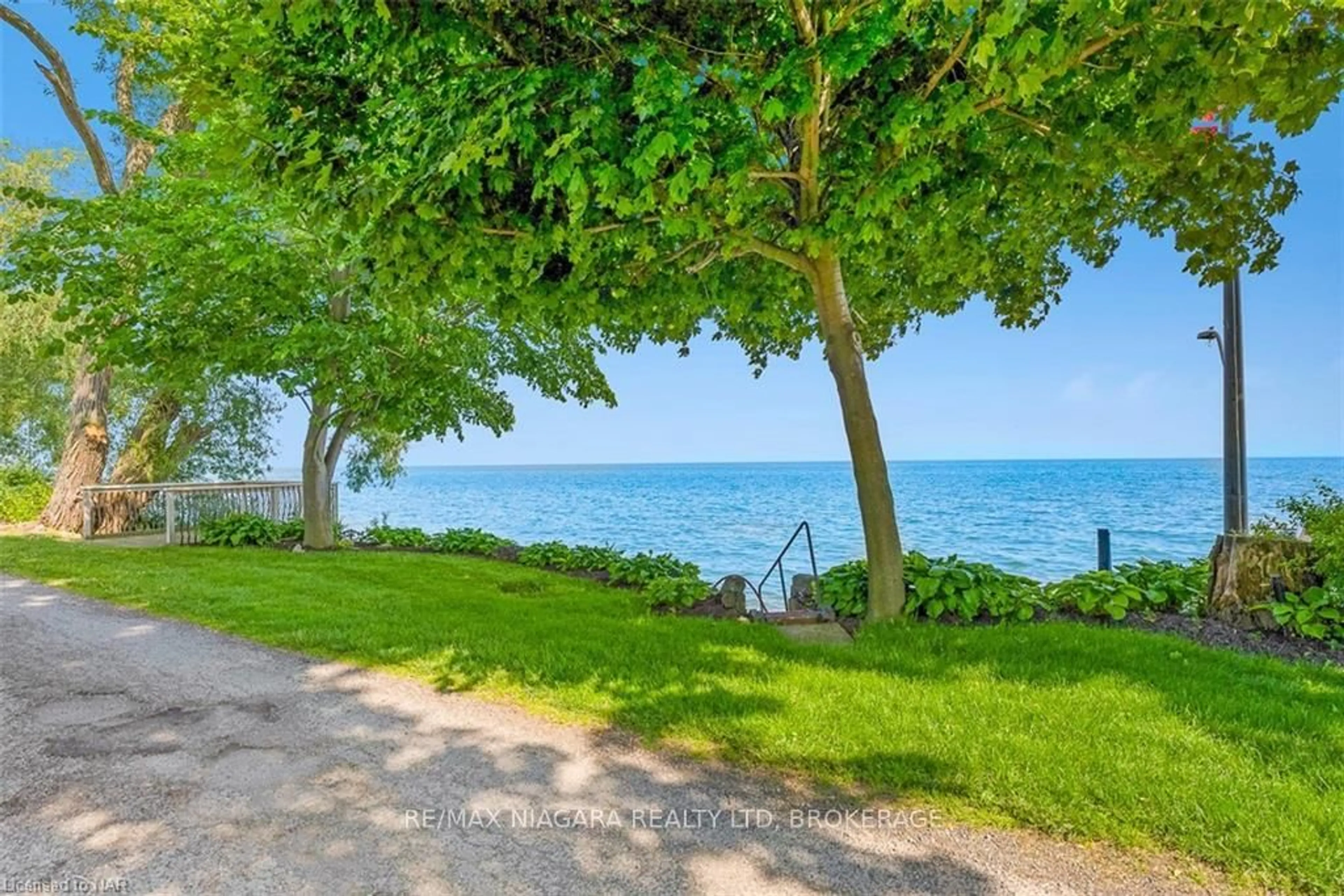 A pic from outside/outdoor area/front of a property/back of a property/a pic from drone, water/lake/river/ocean view for 4446 Lakeside Dr, Lincoln Ontario L3J 0X7