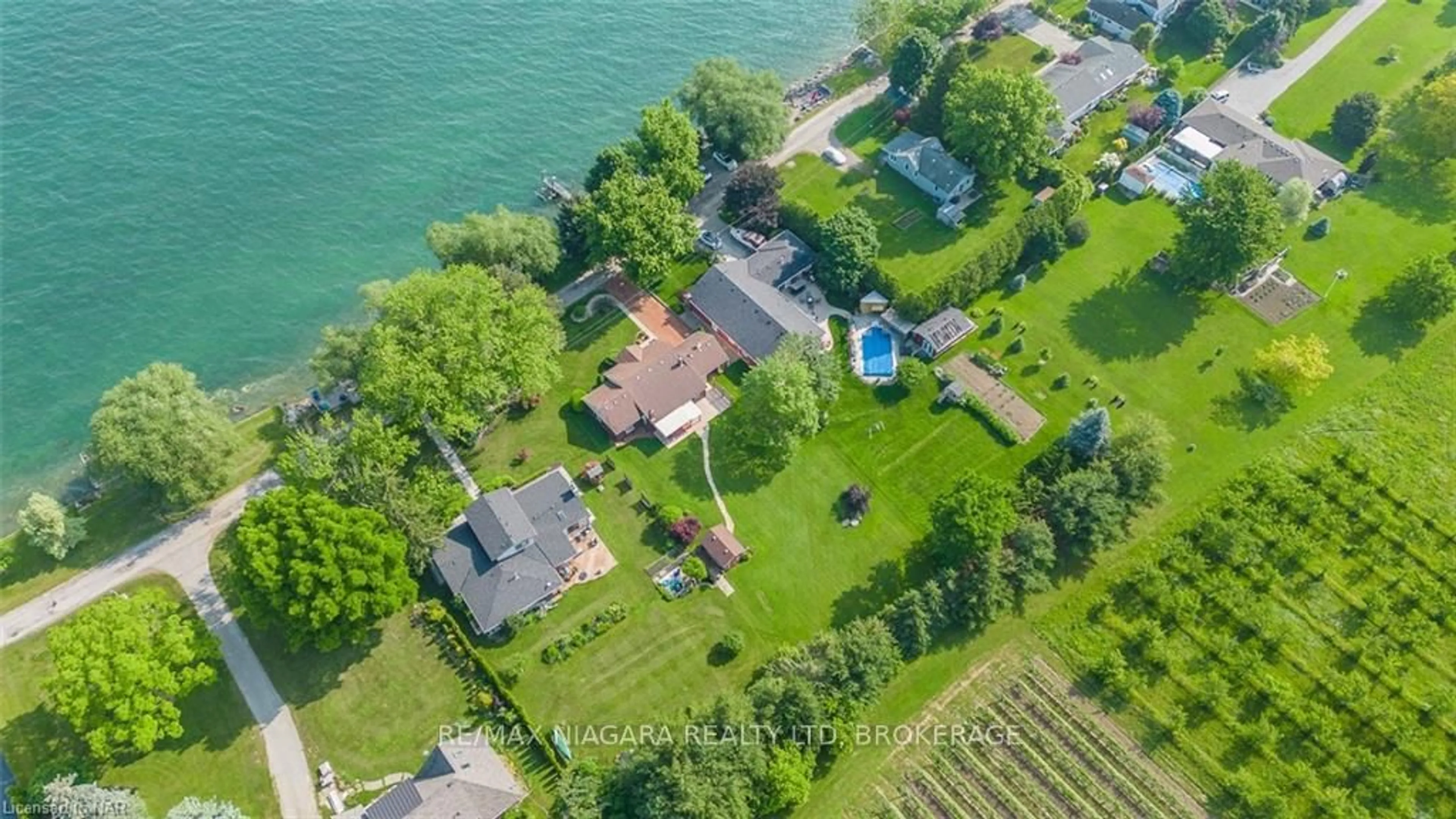 A pic from outside/outdoor area/front of a property/back of a property/a pic from drone, water/lake/river/ocean view for 4446 Lakeside Dr, Lincoln Ontario L3J 0X7
