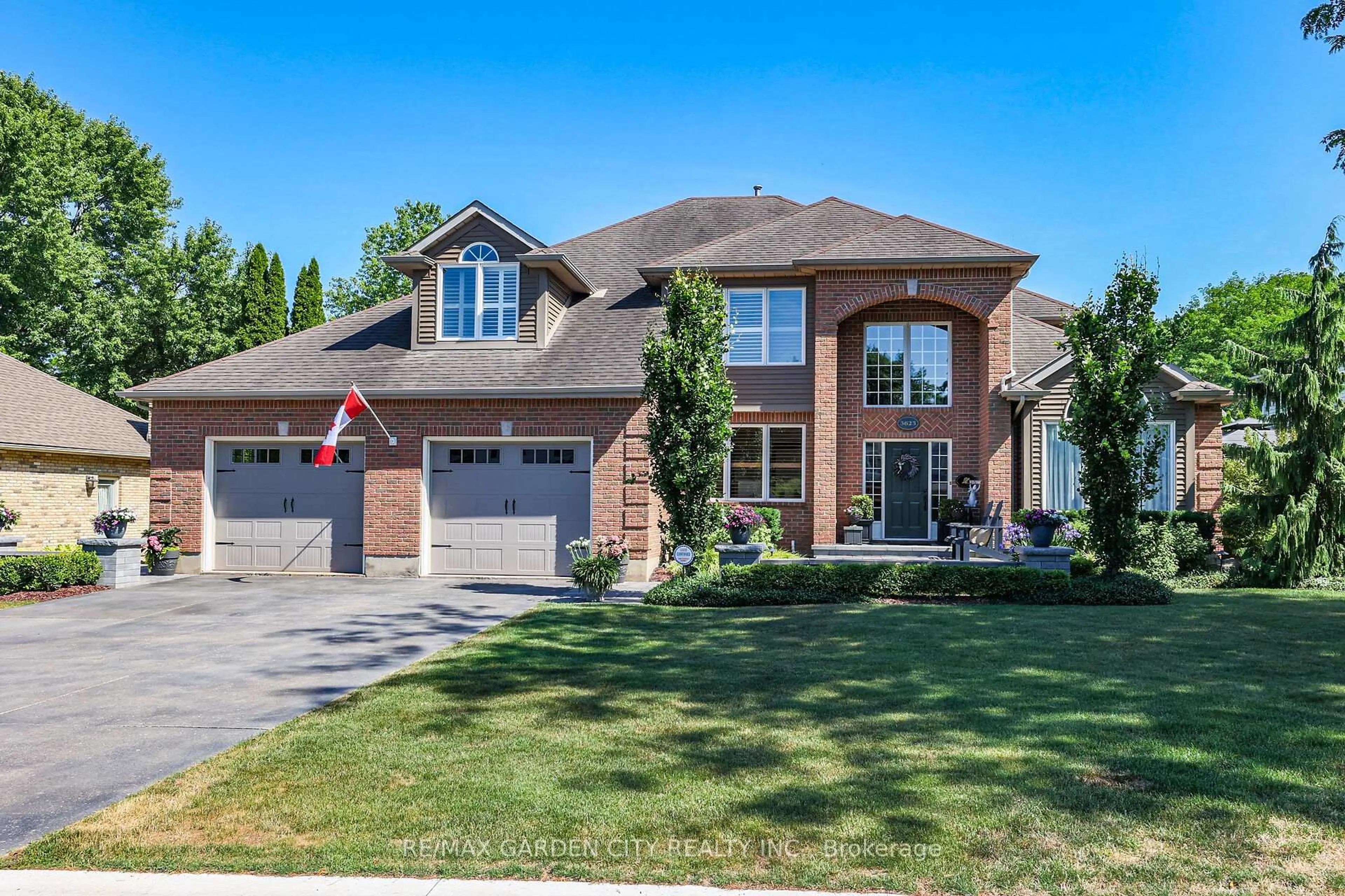 Home with brick exterior material, street for 3623 Glen Elgin Dr, Lincoln Ontario L0R 1S0