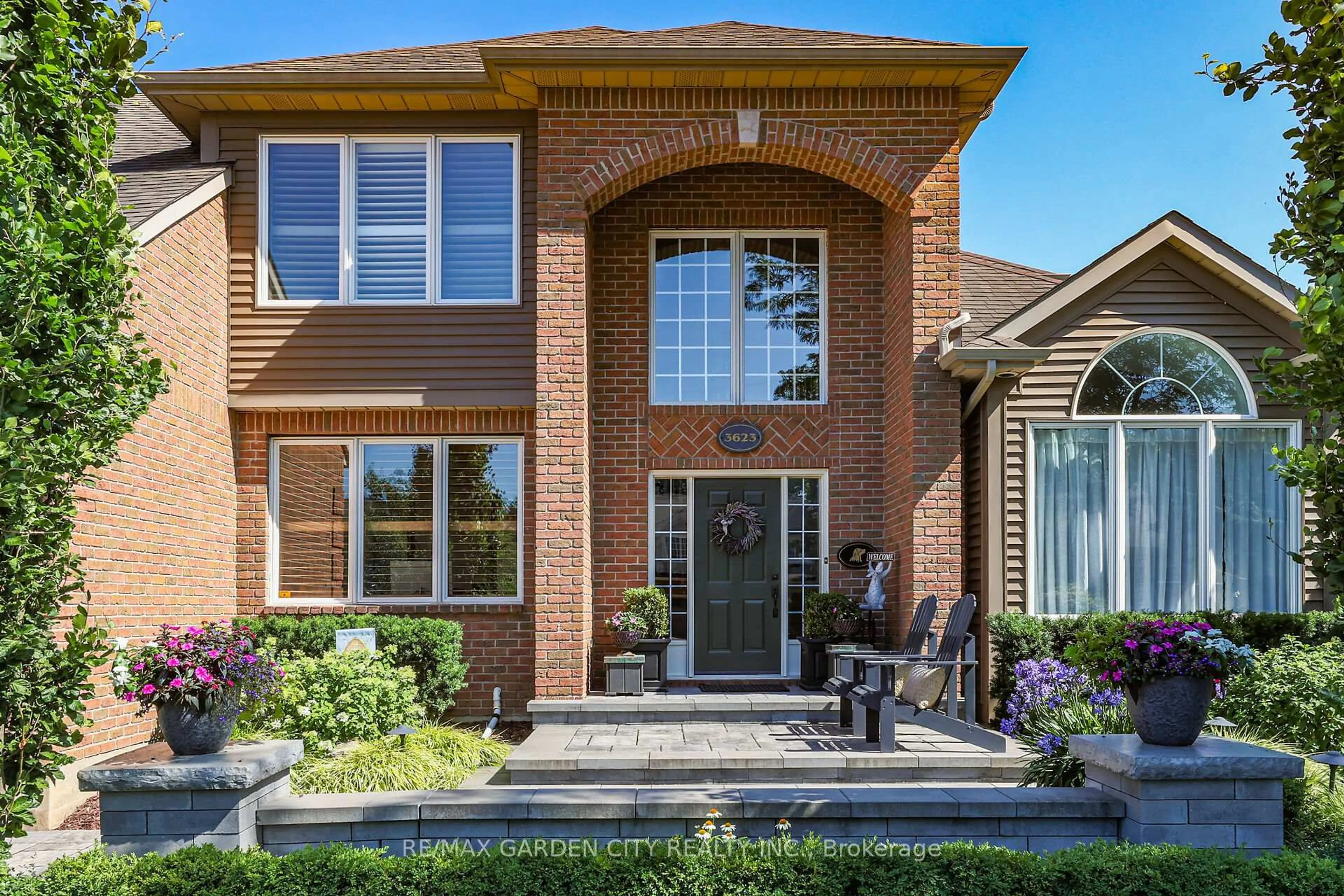 Home with brick exterior material, street for 3623 Glen Elgin Dr, Lincoln Ontario L0R 1S0