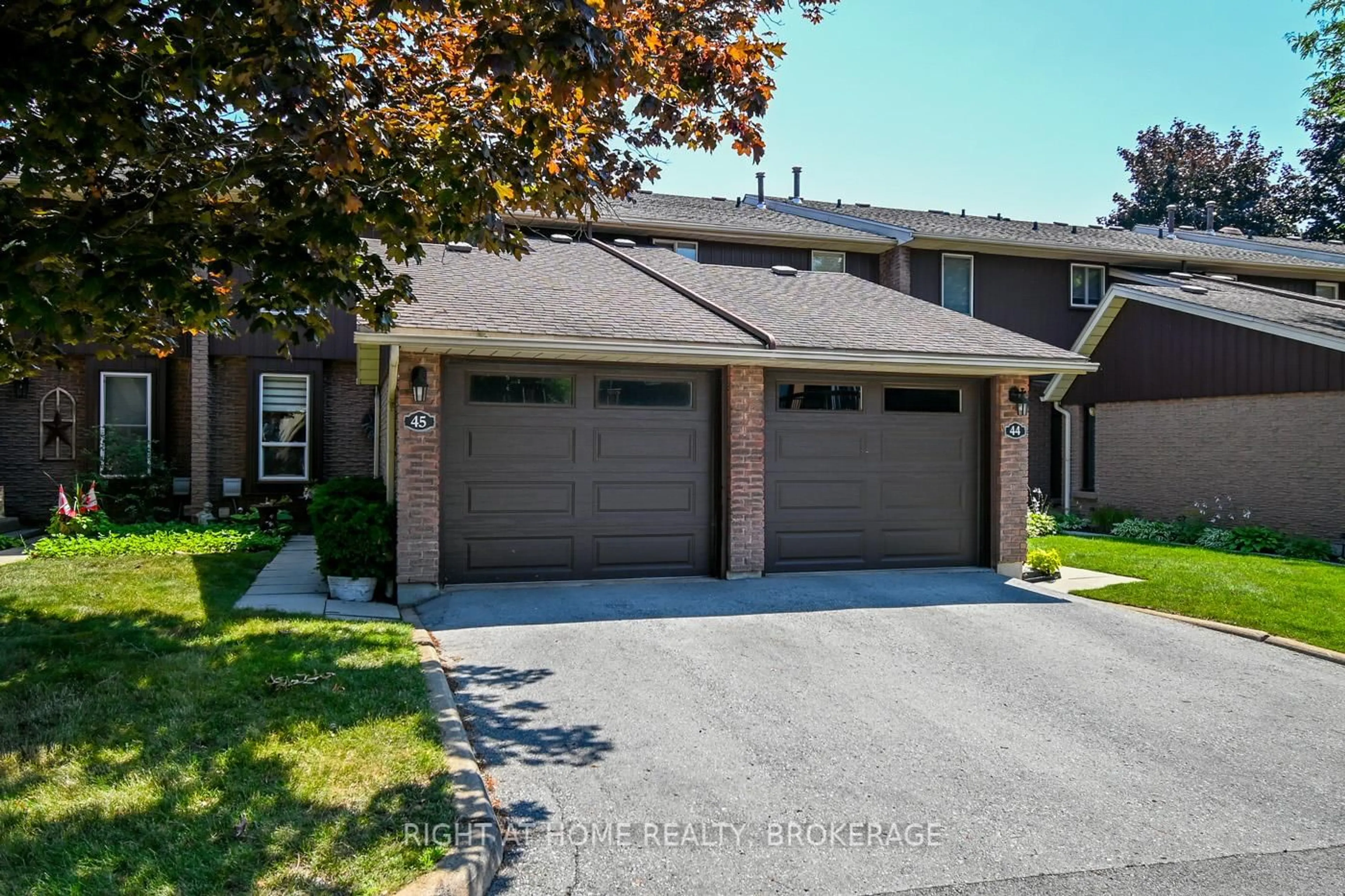A pic from outside/outdoor area/front of a property/back of a property/a pic from drone, street for 122 Lakeshore Rd #45, St. Catharines Ontario L2N 6N6