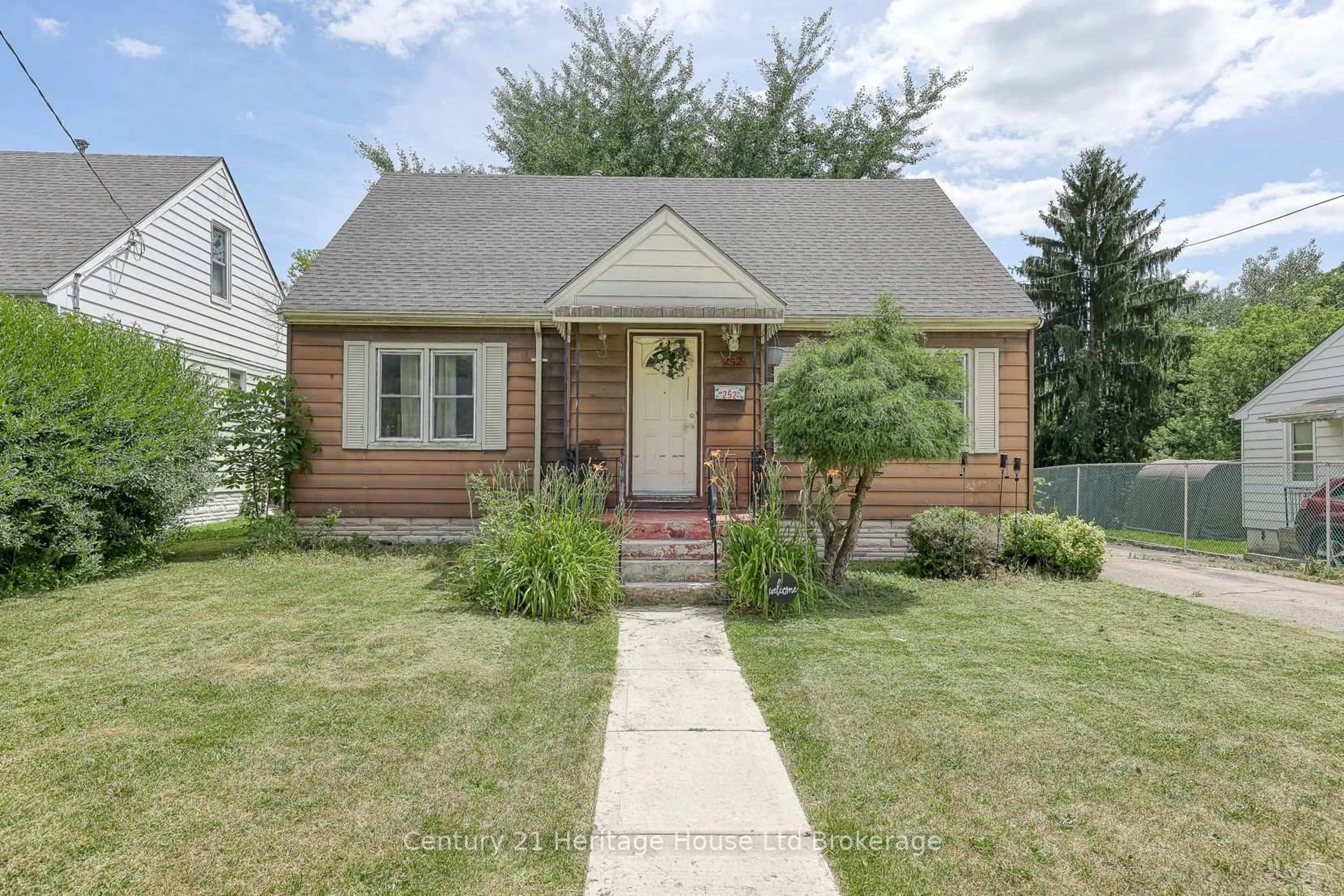 Home with brick exterior material, street for 252 Fifth Ave, Woodstock Ontario N4S 2G1