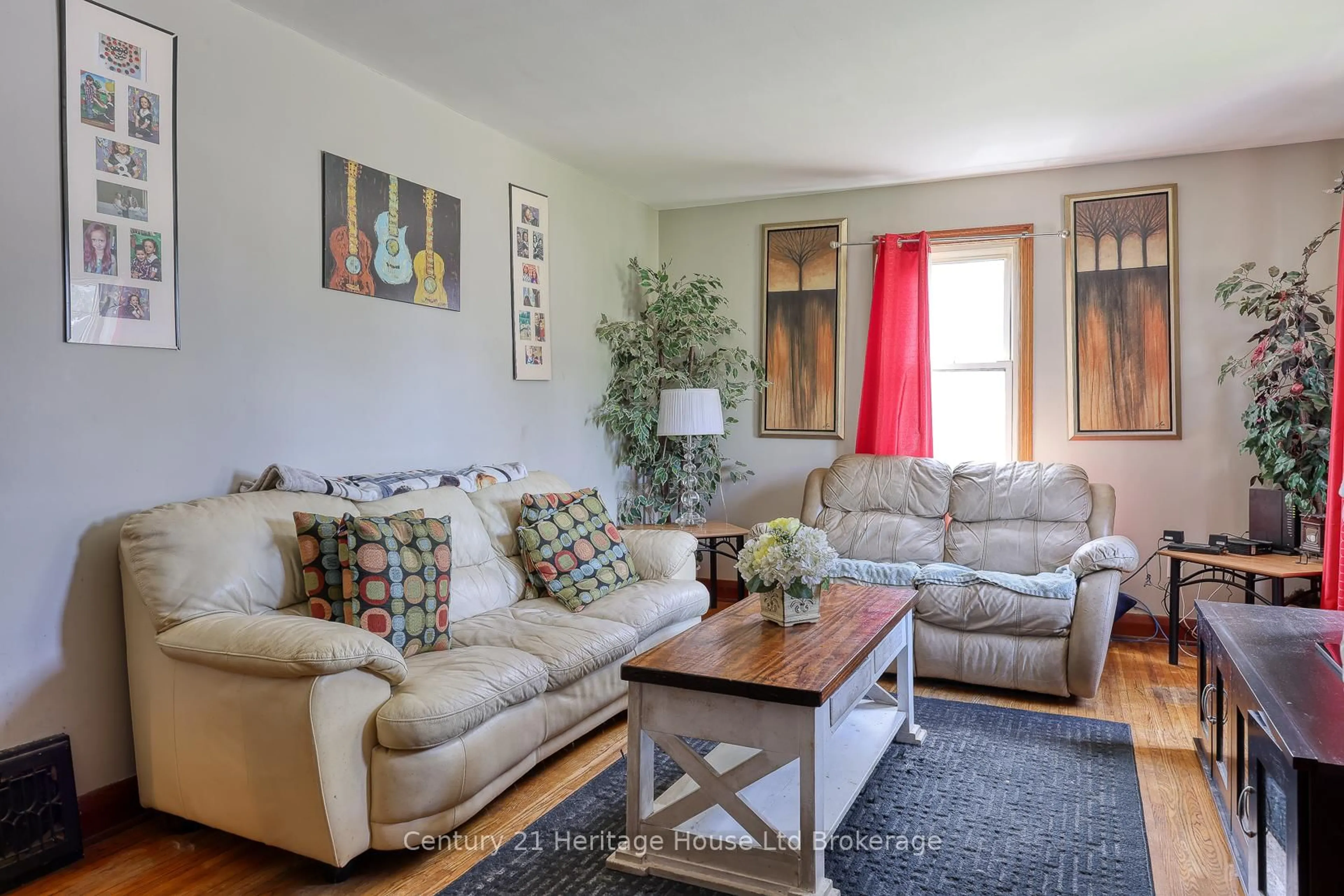 Living room with furniture, unknown for 252 Fifth Ave, Woodstock Ontario N4S 2G1