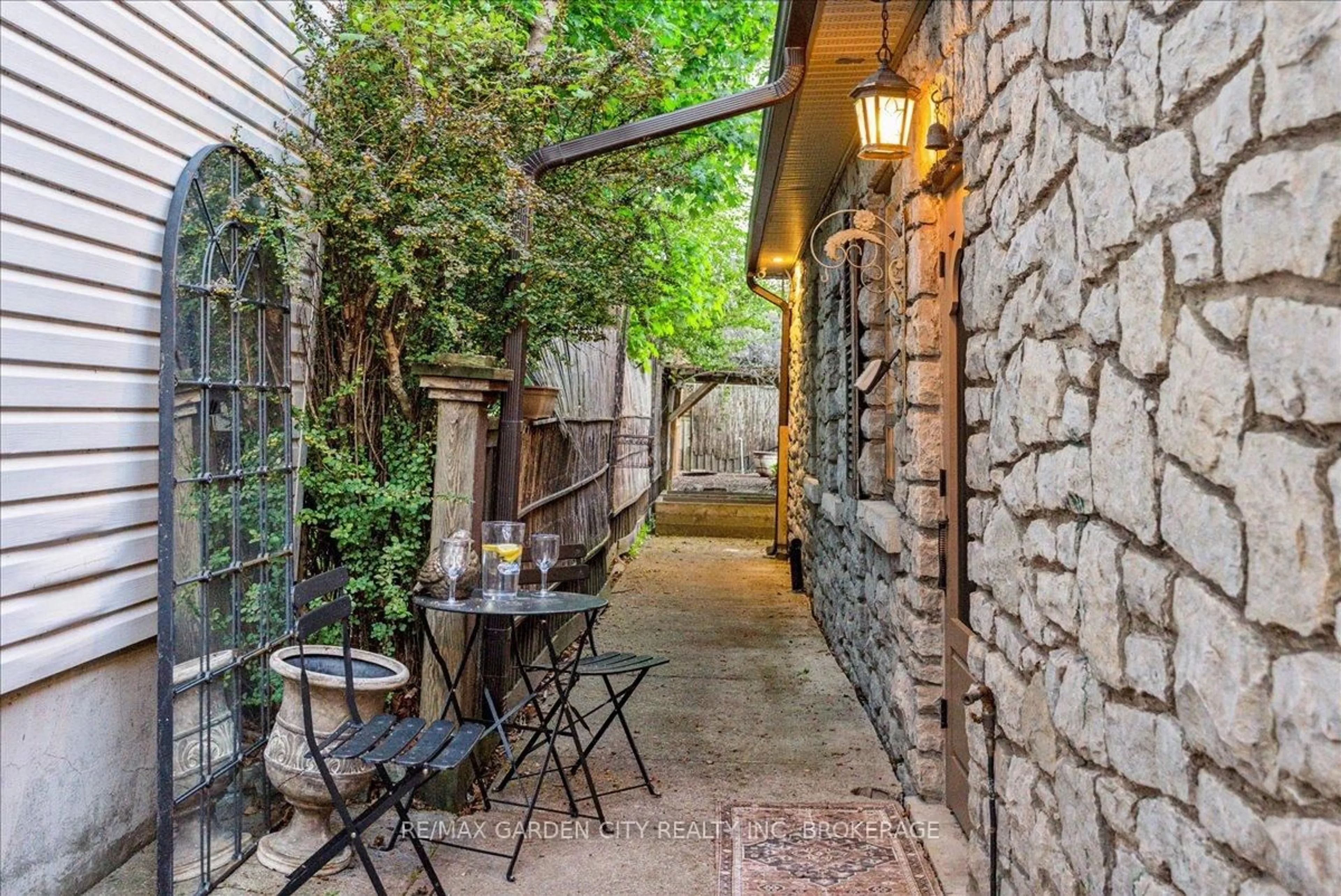 Patio, street for 1 Glenridge Ave, St. Catharines Ontario L2R 4W5