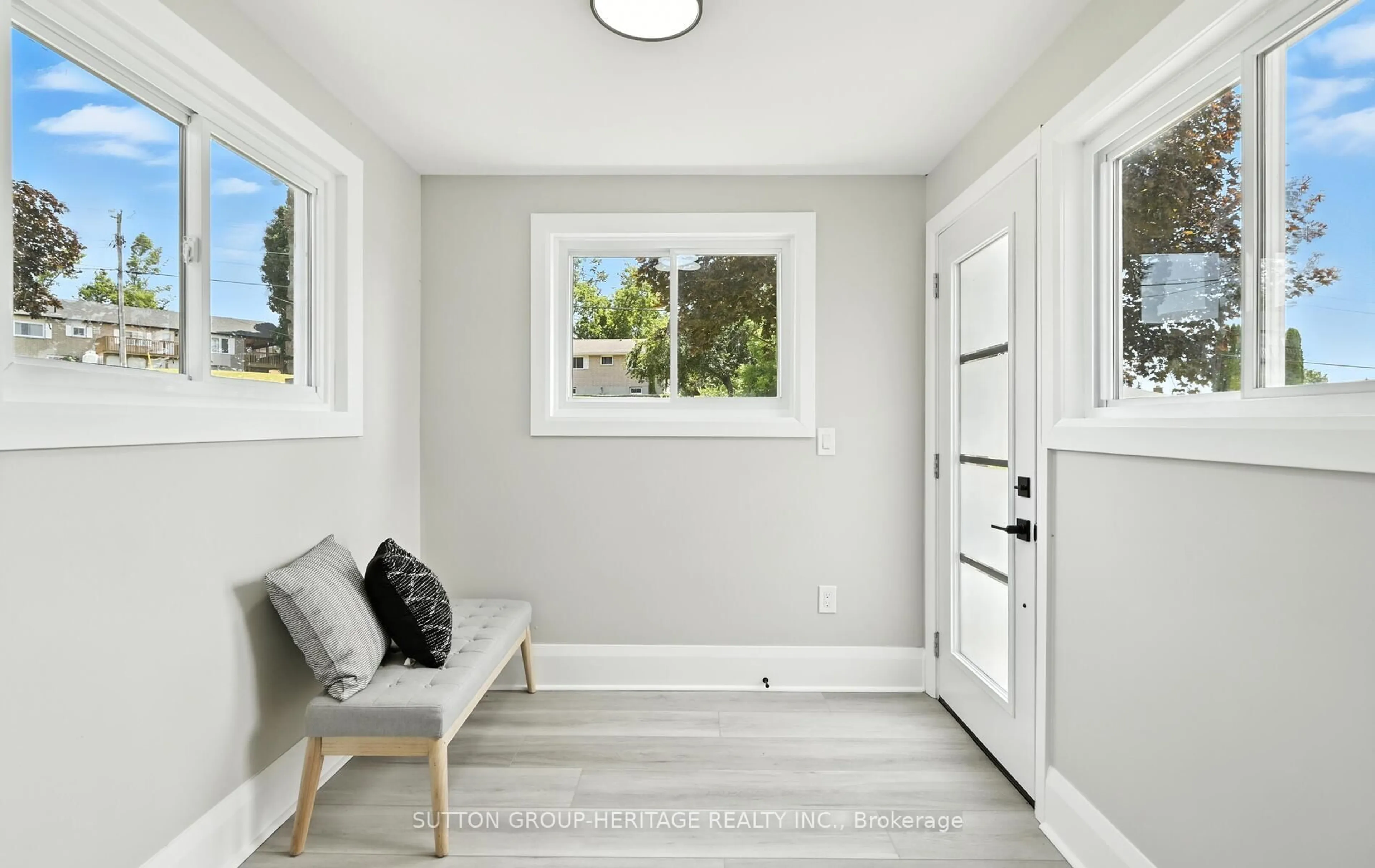 Indoor entryway for 11 Sturgeon Cres, Kawartha Lakes Ontario K9V 4R6