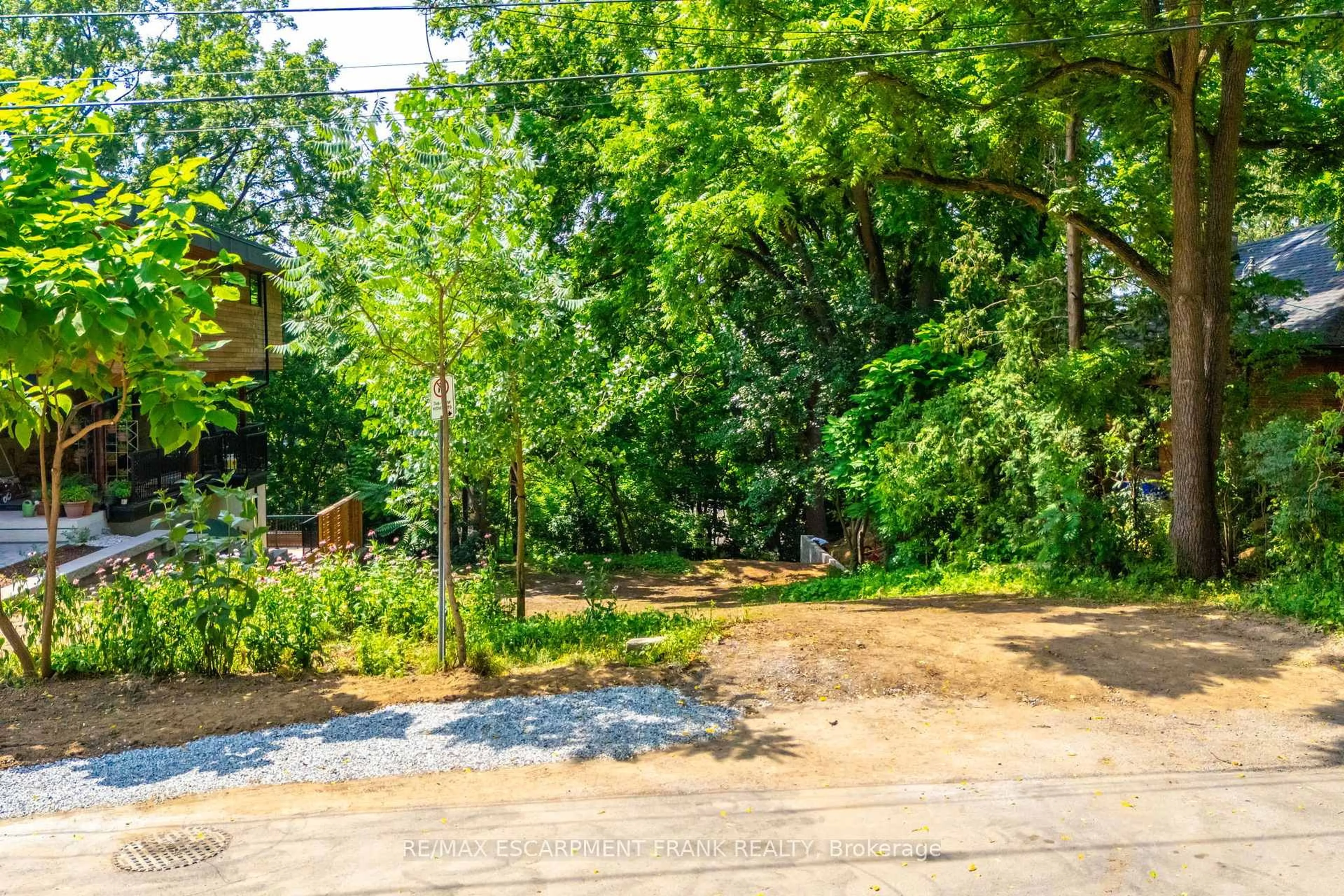 Patio, forest/trees view for 98 Alma St, Hamilton Ontario L9H 2E4