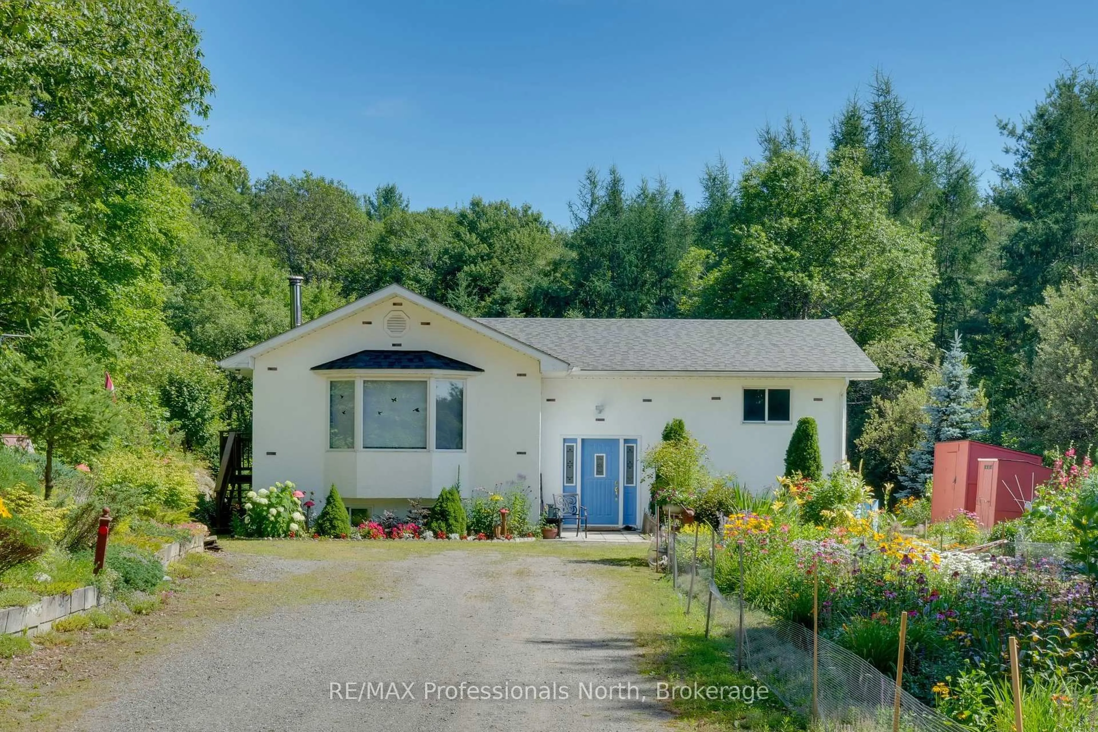 A pic from outside/outdoor area/front of a property/back of a property/a pic from drone, unknown for 31 Stephenson Rd 2 Rd, Huntsville Ontario P0B 1L0