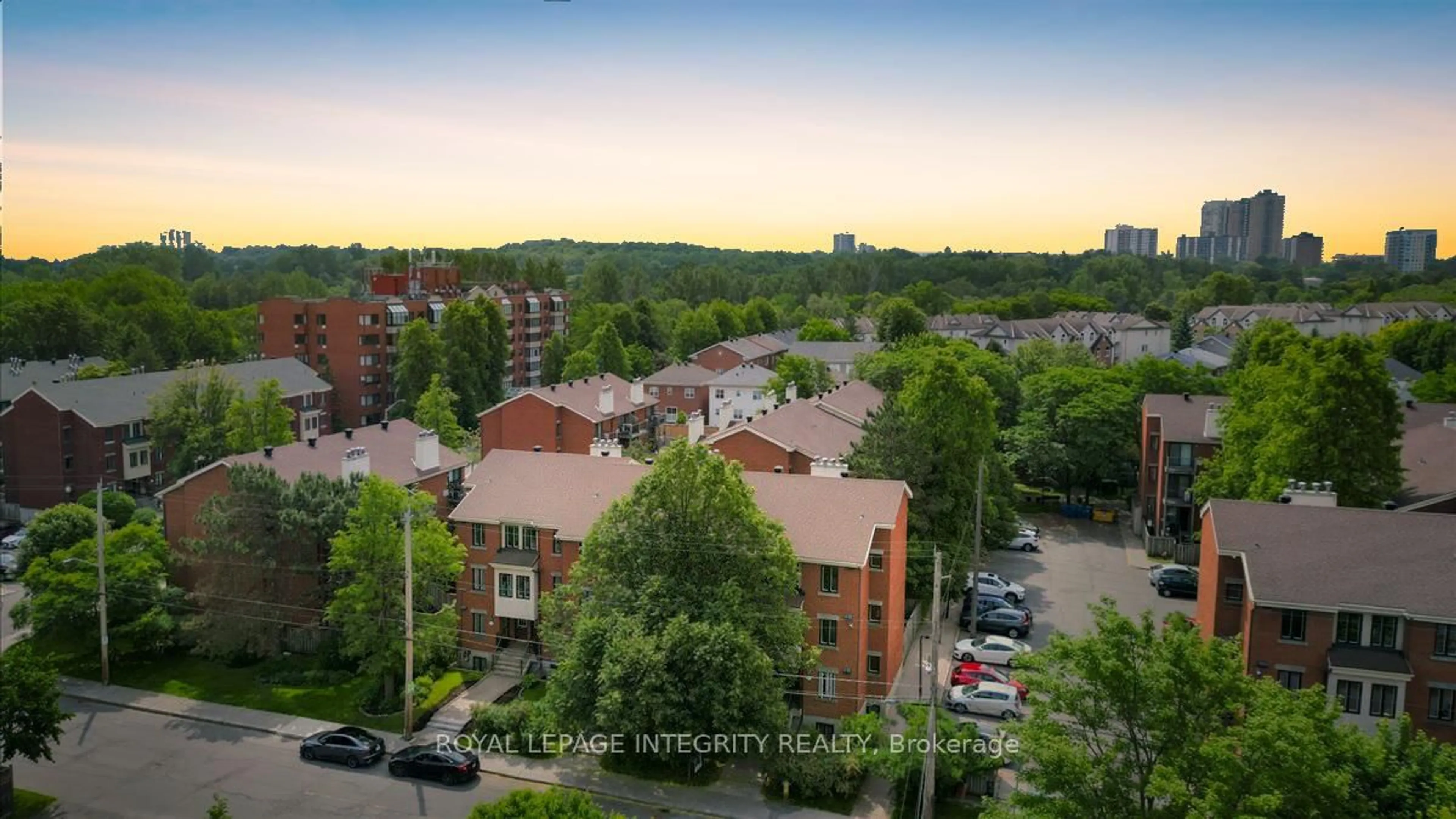 A pic from outside/outdoor area/front of a property/back of a property/a pic from drone, city buildings view from balcony for 1094 Blasdell Ave, Ottawa Ontario K1K 0C3