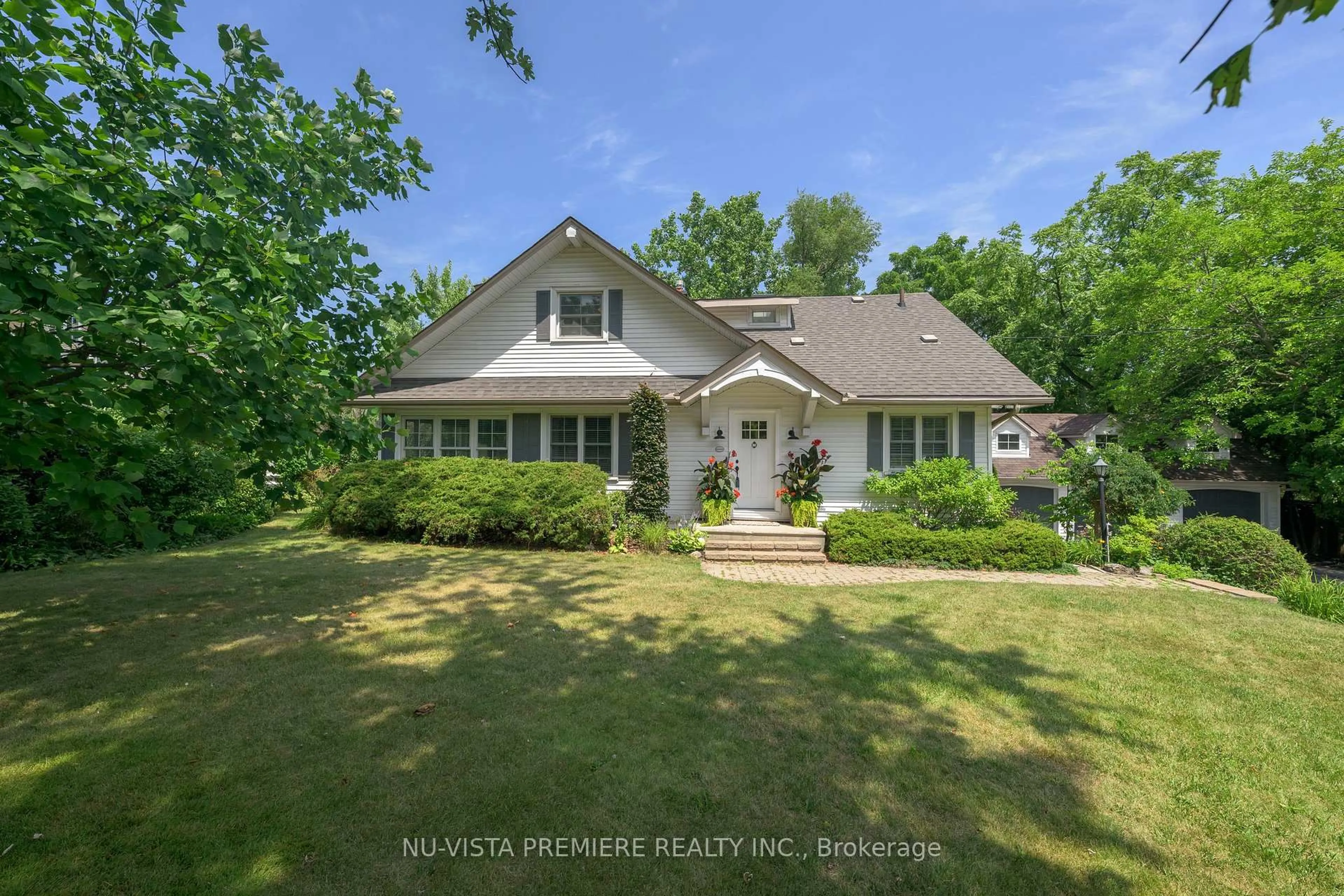 A pic from outside/outdoor area/front of a property/back of a property/a pic from drone, street for 146 Commissioners Rd, London South Ontario N6C 2T1