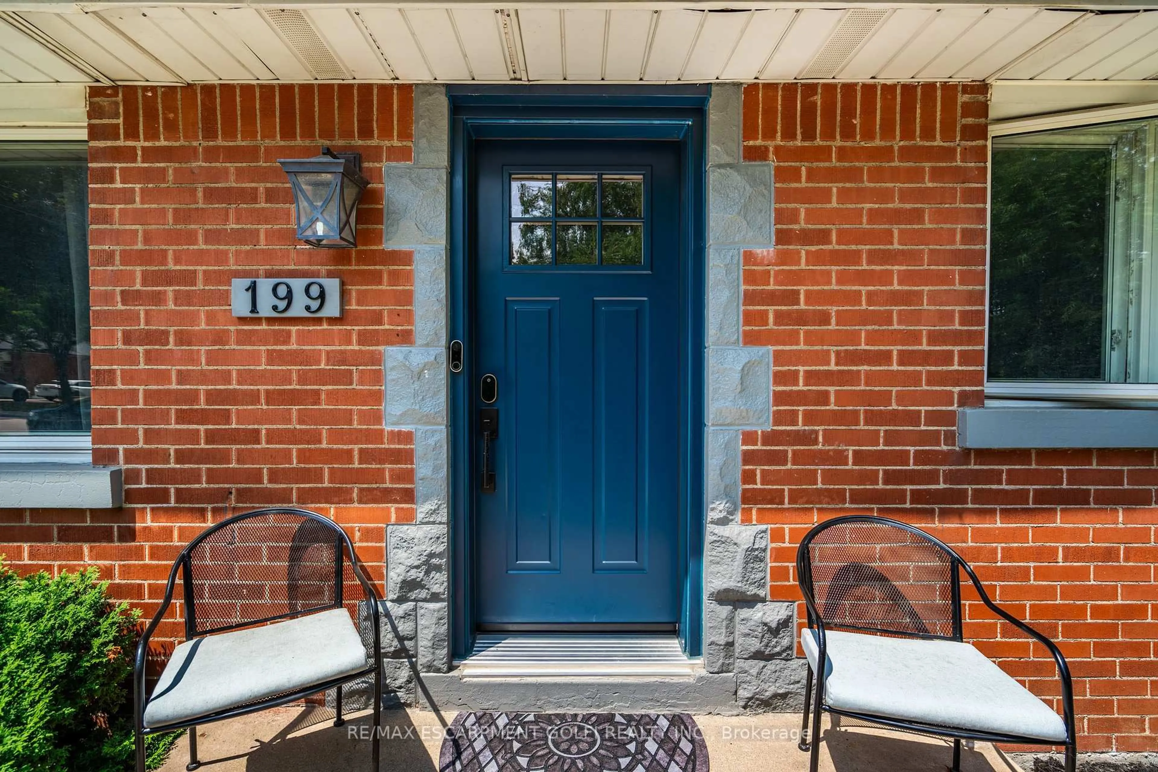 Indoor entryway for 199 FERNWOOD Cres, Hamilton Ontario L8T 3L5