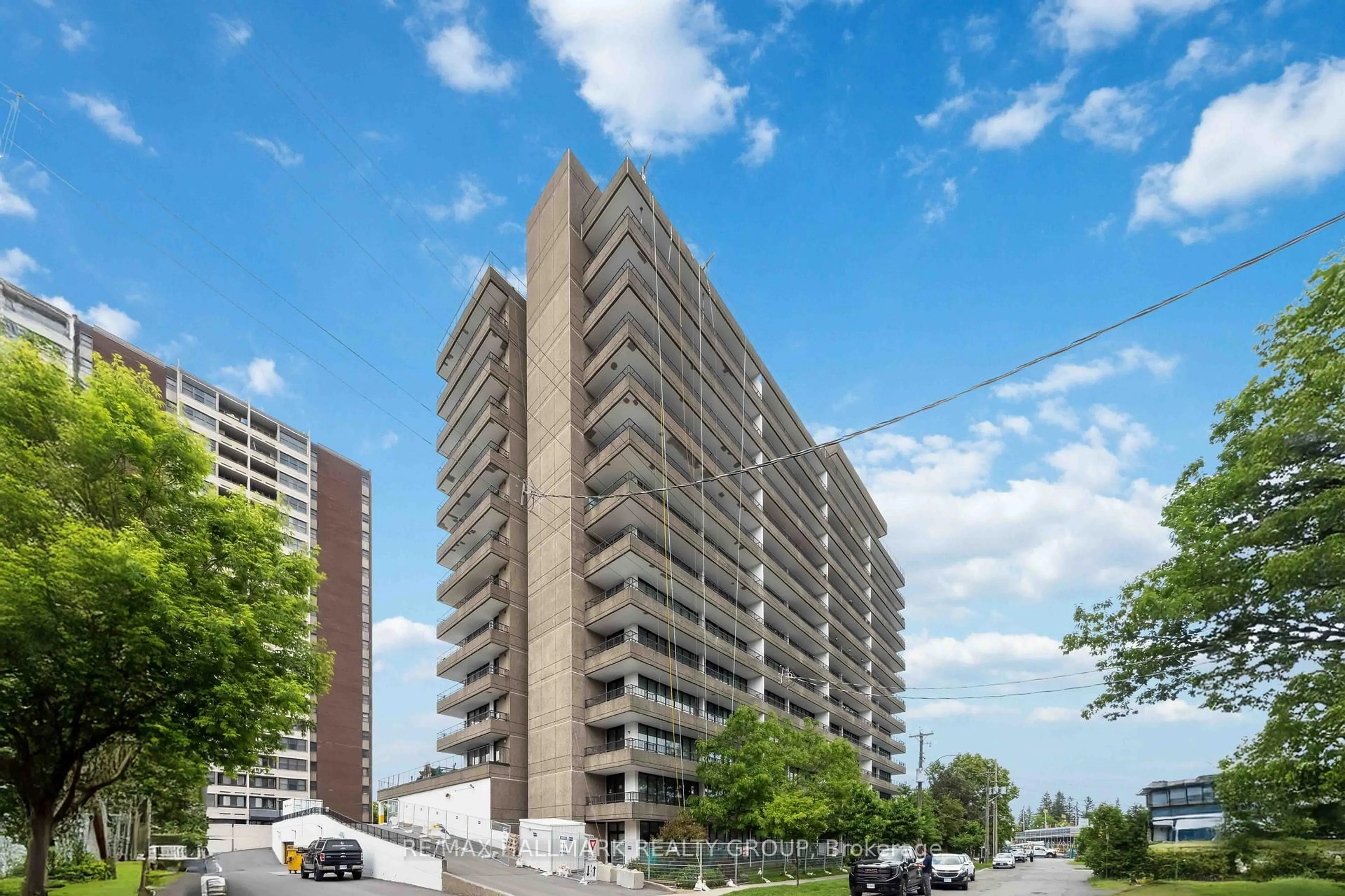 Unknown for 370 Dominion Ave #505, Ottawa Ontario K2A 3X4