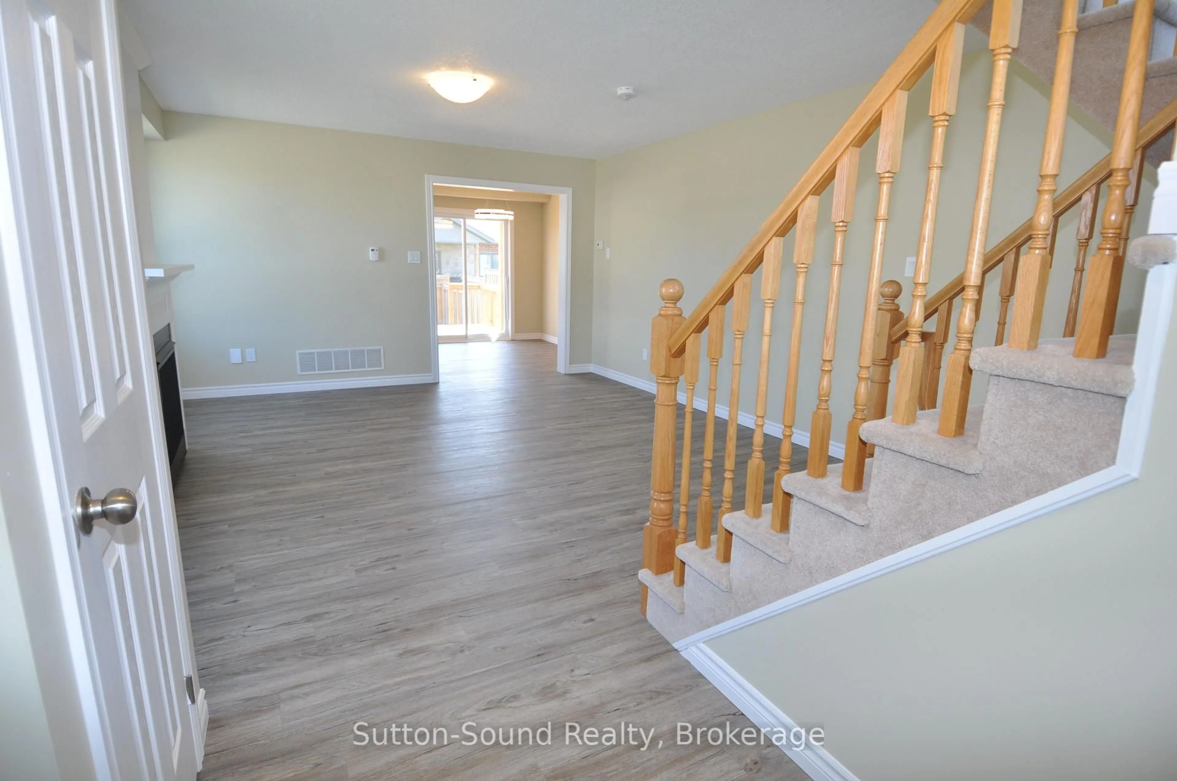 Indoor entryway for 1397 14th Ave, Owen Sound Ontario N4K 0A1