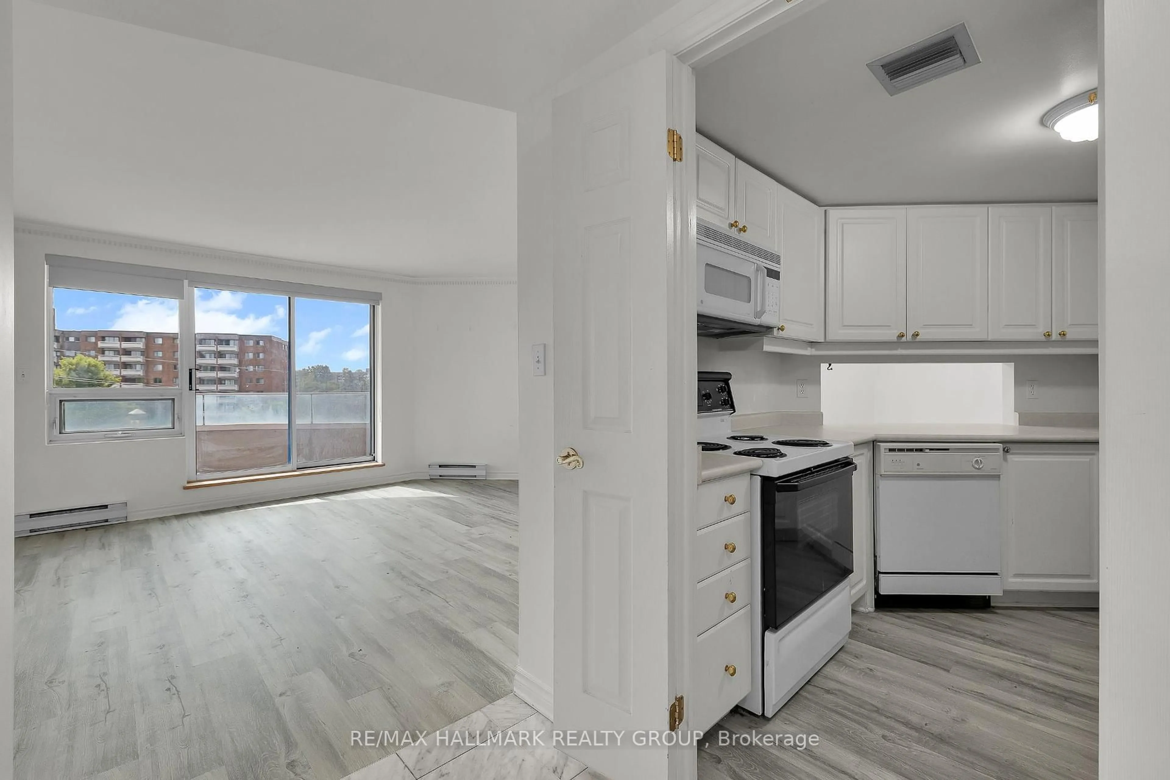 Unknown for 3105 Carling Ave #503, Ottawa Ontario K2H 5A6