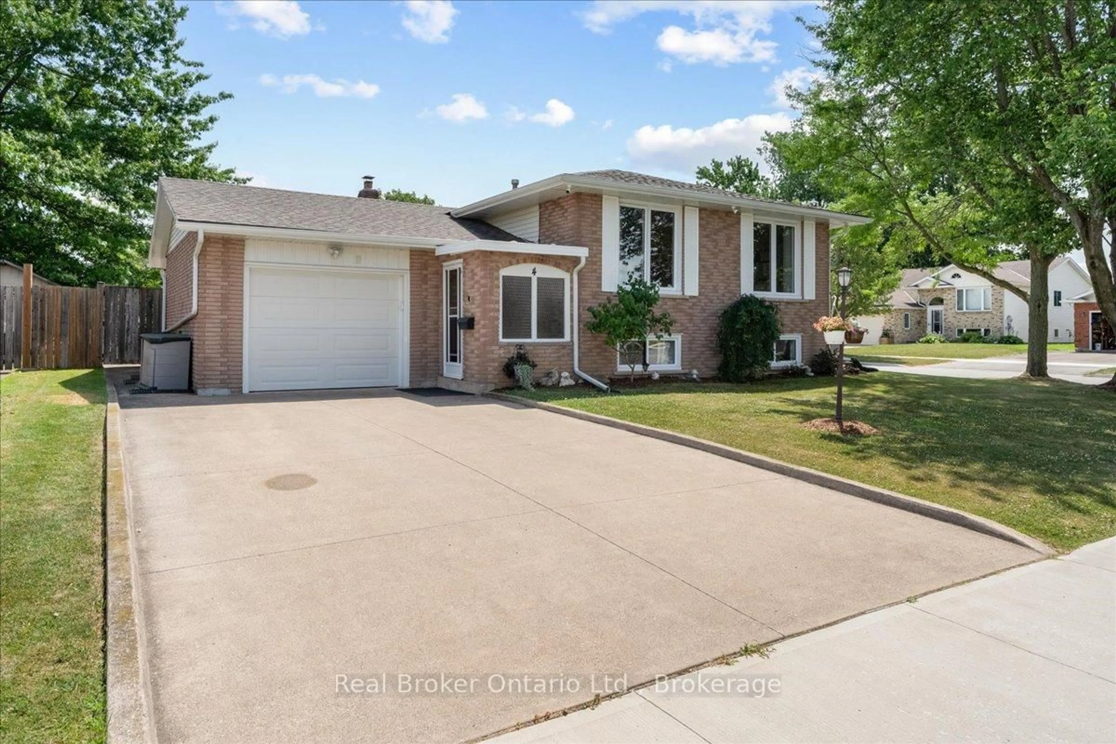 Unknown for 4 Steven St, Welland Ontario L3C 6C4