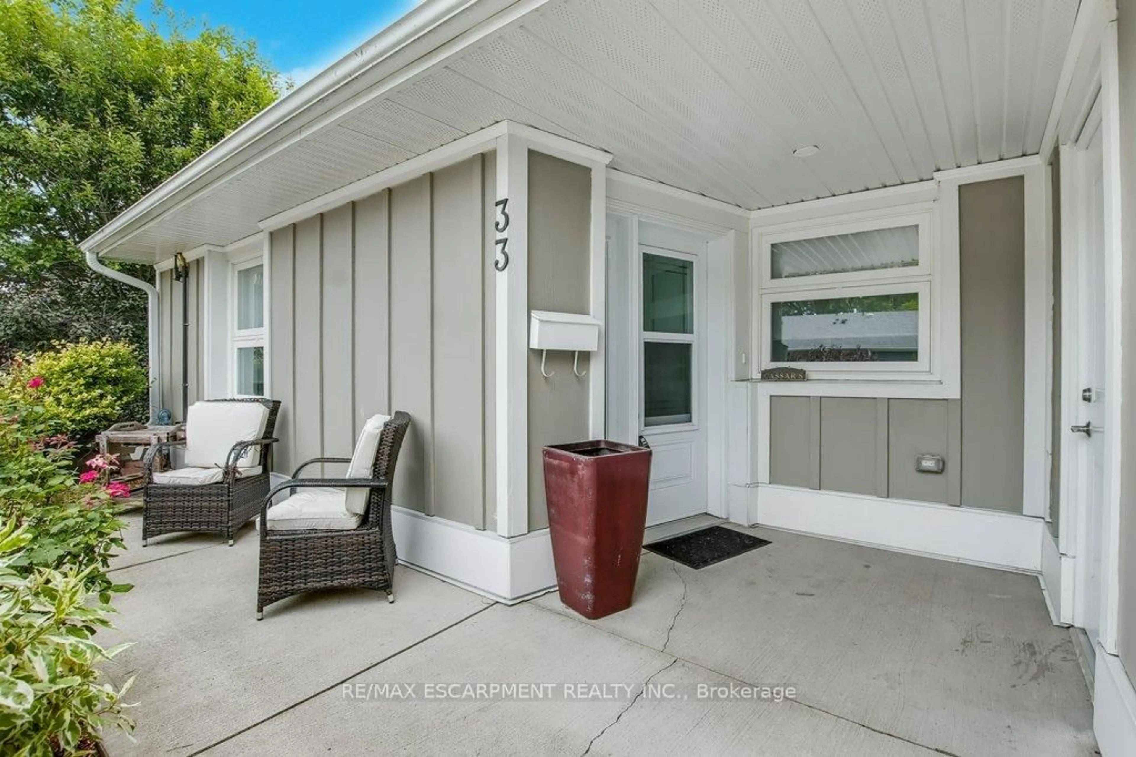 Patio, water/lake/river/ocean view for 33 Szollosy Circ, Hamilton Ontario L9B 1T8