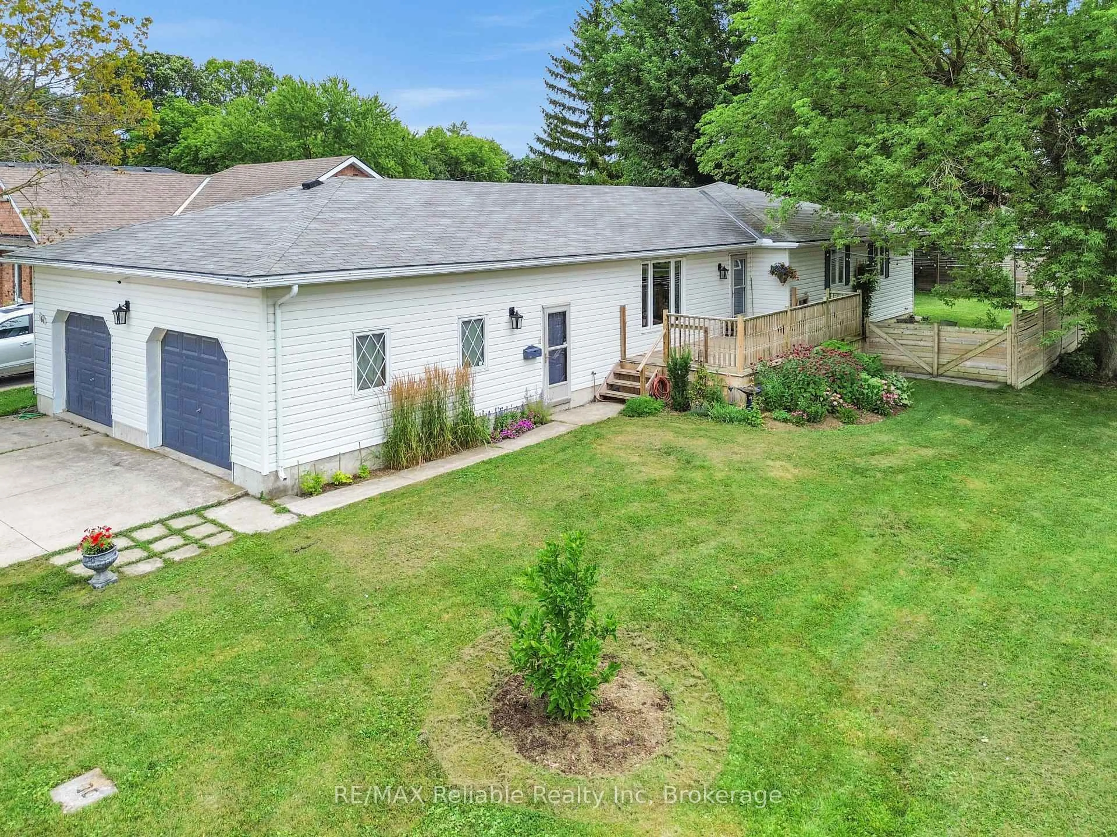 A pic from outside/outdoor area/front of a property/back of a property/a pic from drone, unknown for 164 Sills St, Huron East Ontario N0K 1W0