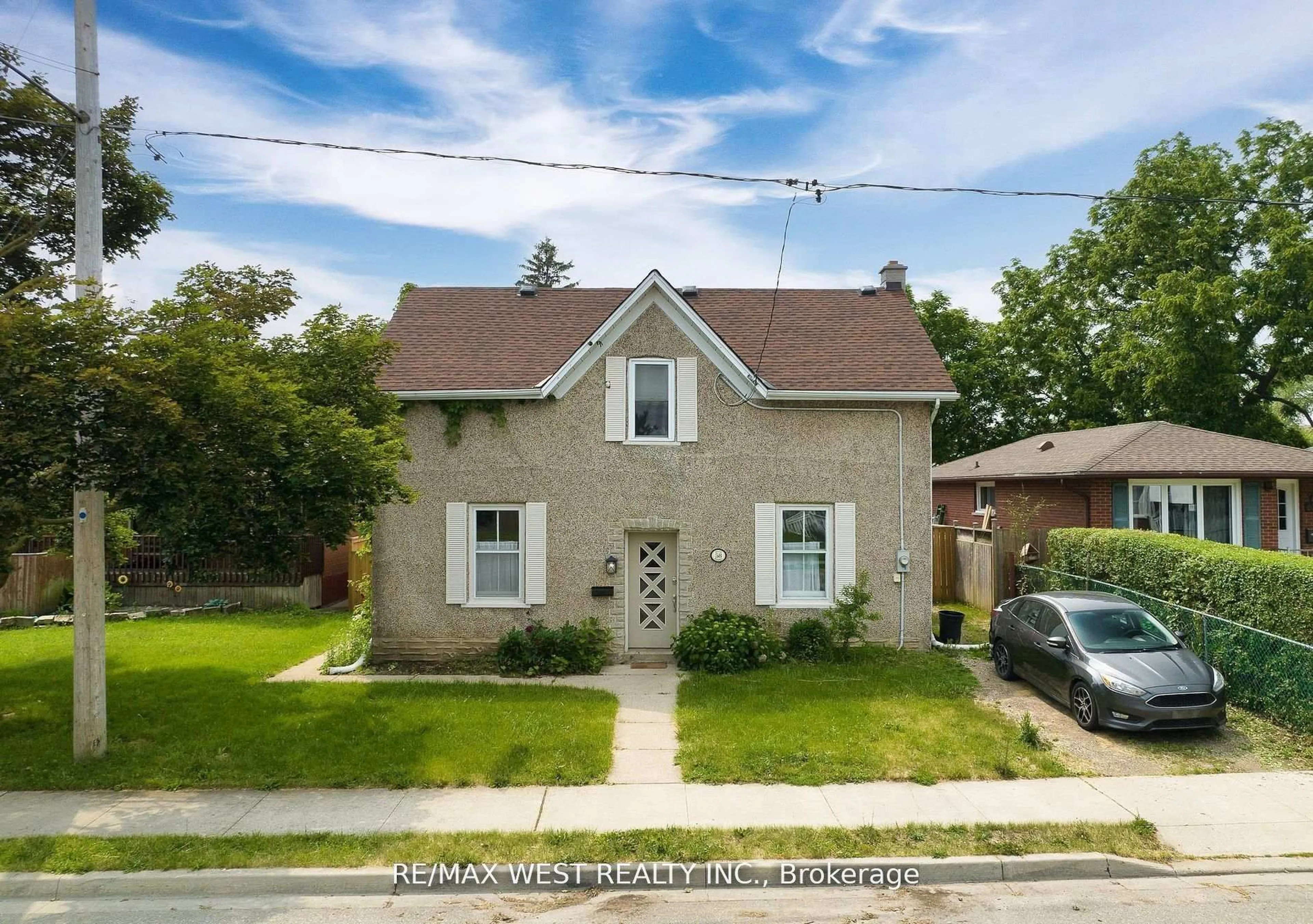 A pic from outside/outdoor area/front of a property/back of a property/a pic from drone, street for 58 Brook St, Cambridge Ontario N1R 4C3