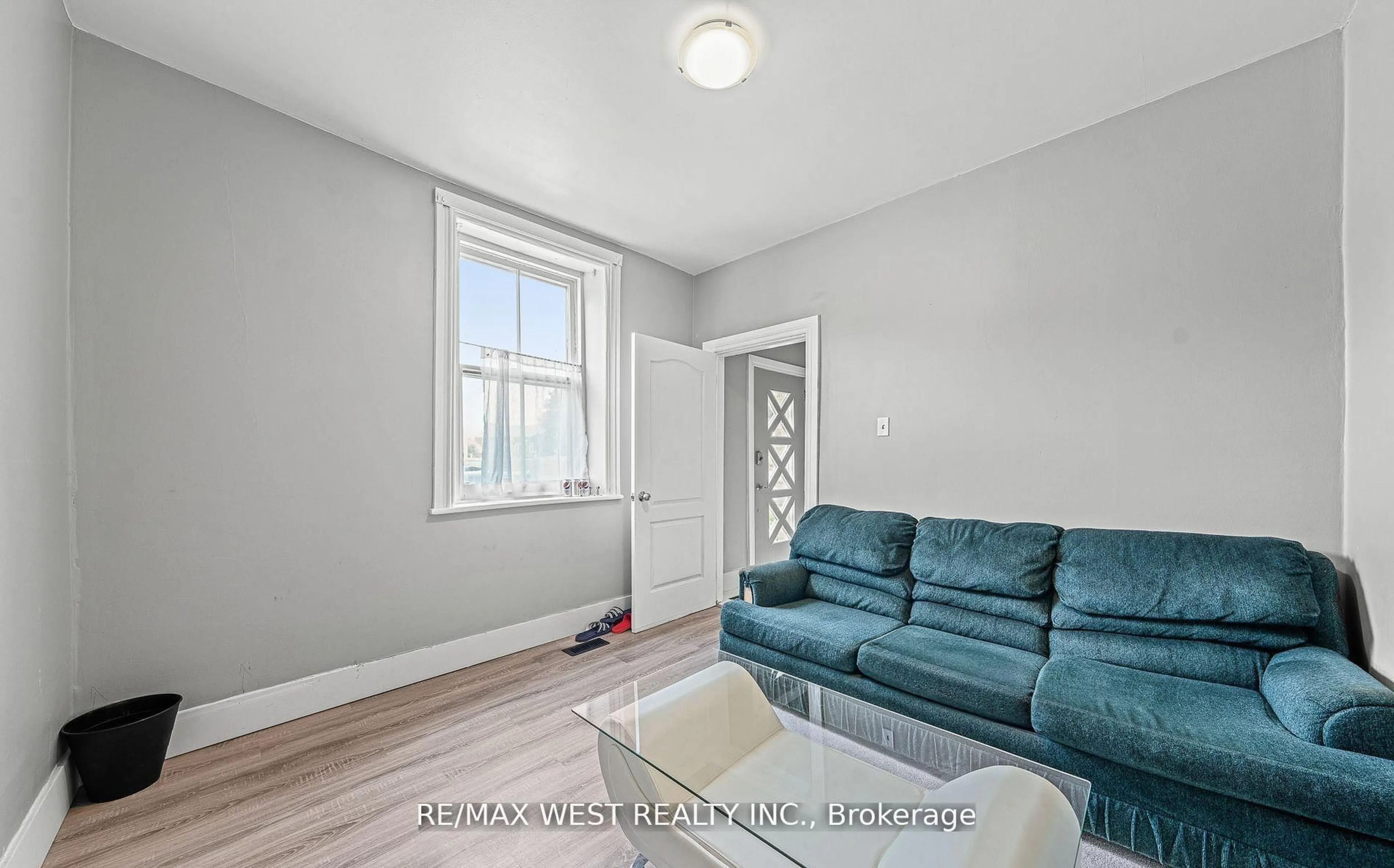 Living room with furniture, unknown for 58 Brook St, Cambridge Ontario N1R 4C3