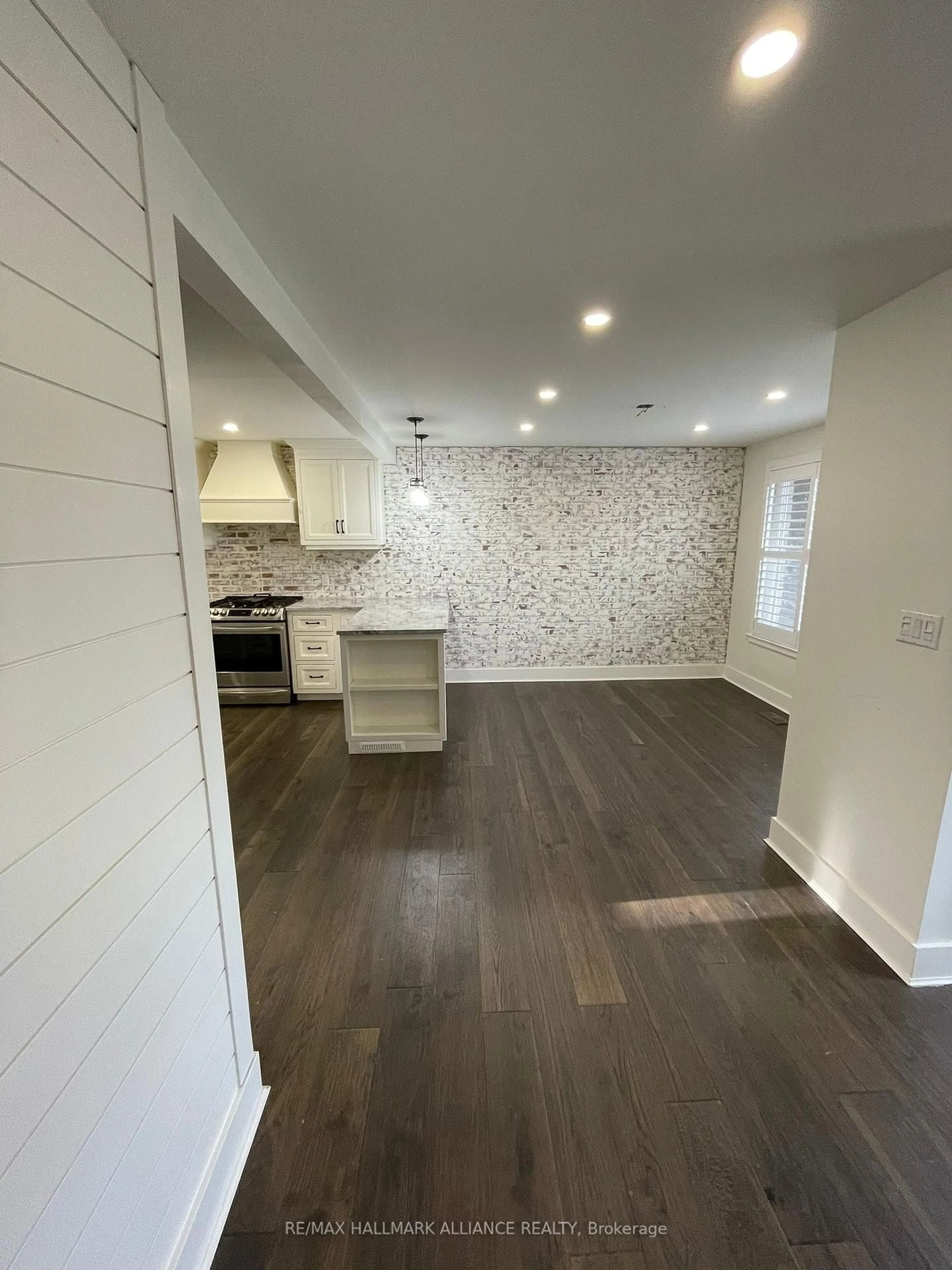 Open concept kitchen, unknown for 22 Bevan Crt, Hamilton Ontario L8K 4R1