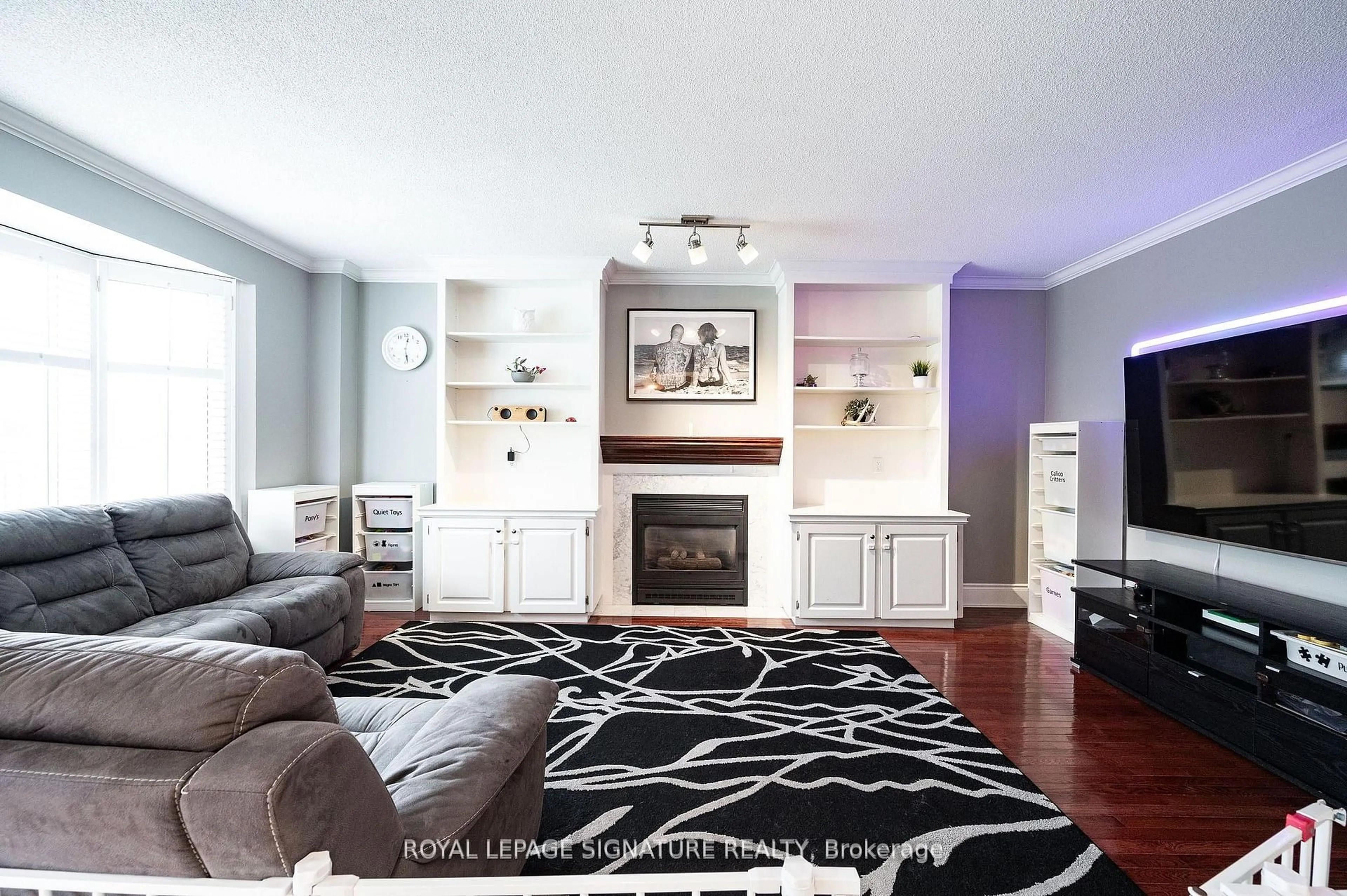Living room with furniture, unknown for 37 Riviera Rdge, Hamilton Ontario L8E 5E6