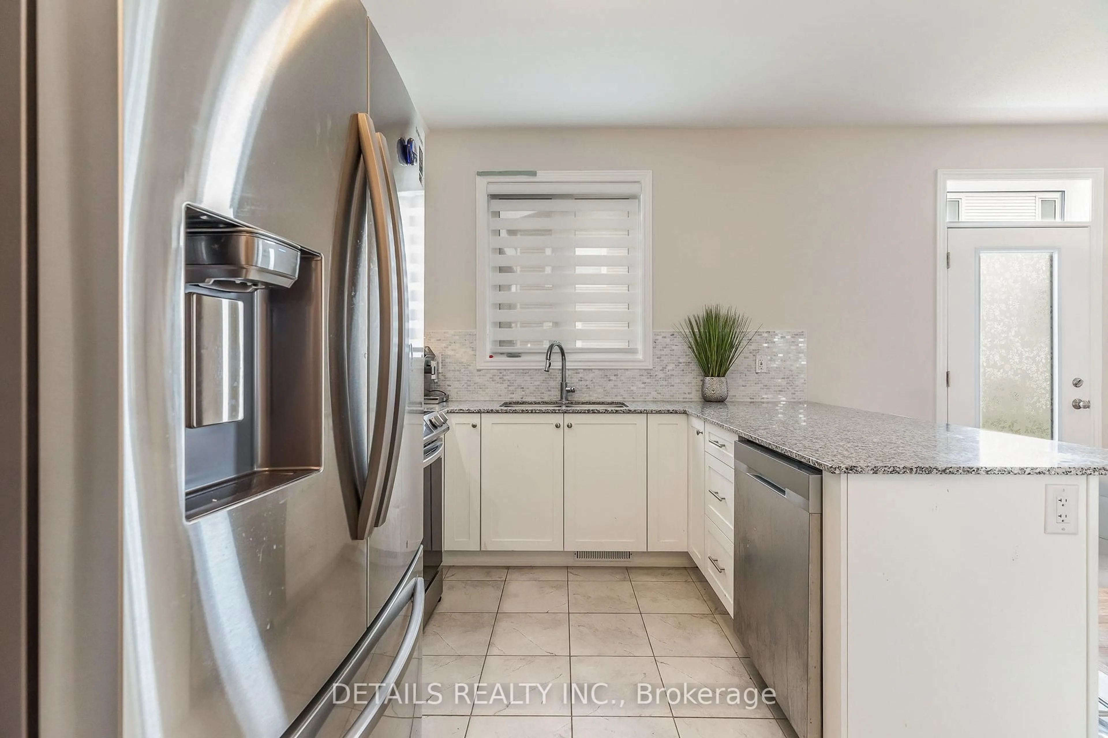 Unknown for 708 Vennecy Terr, Ottawa Ontario K1W 0N5