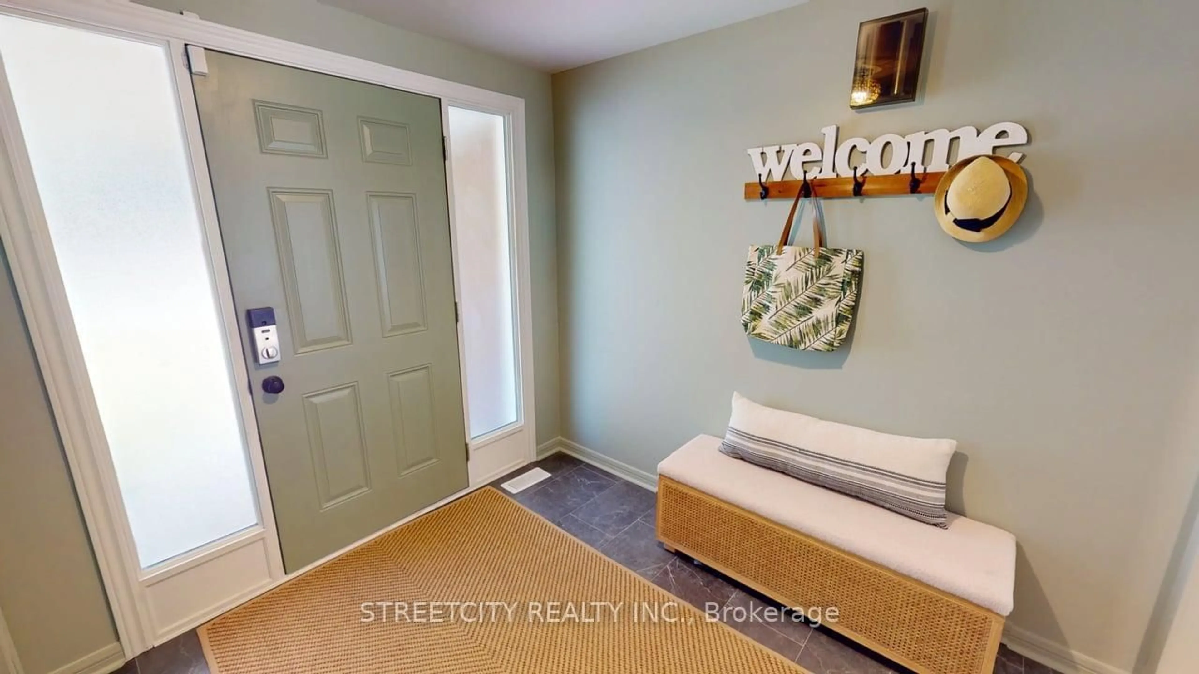 Indoor entryway for 10 MILFORD Cres, London North Ontario N5X 1A8