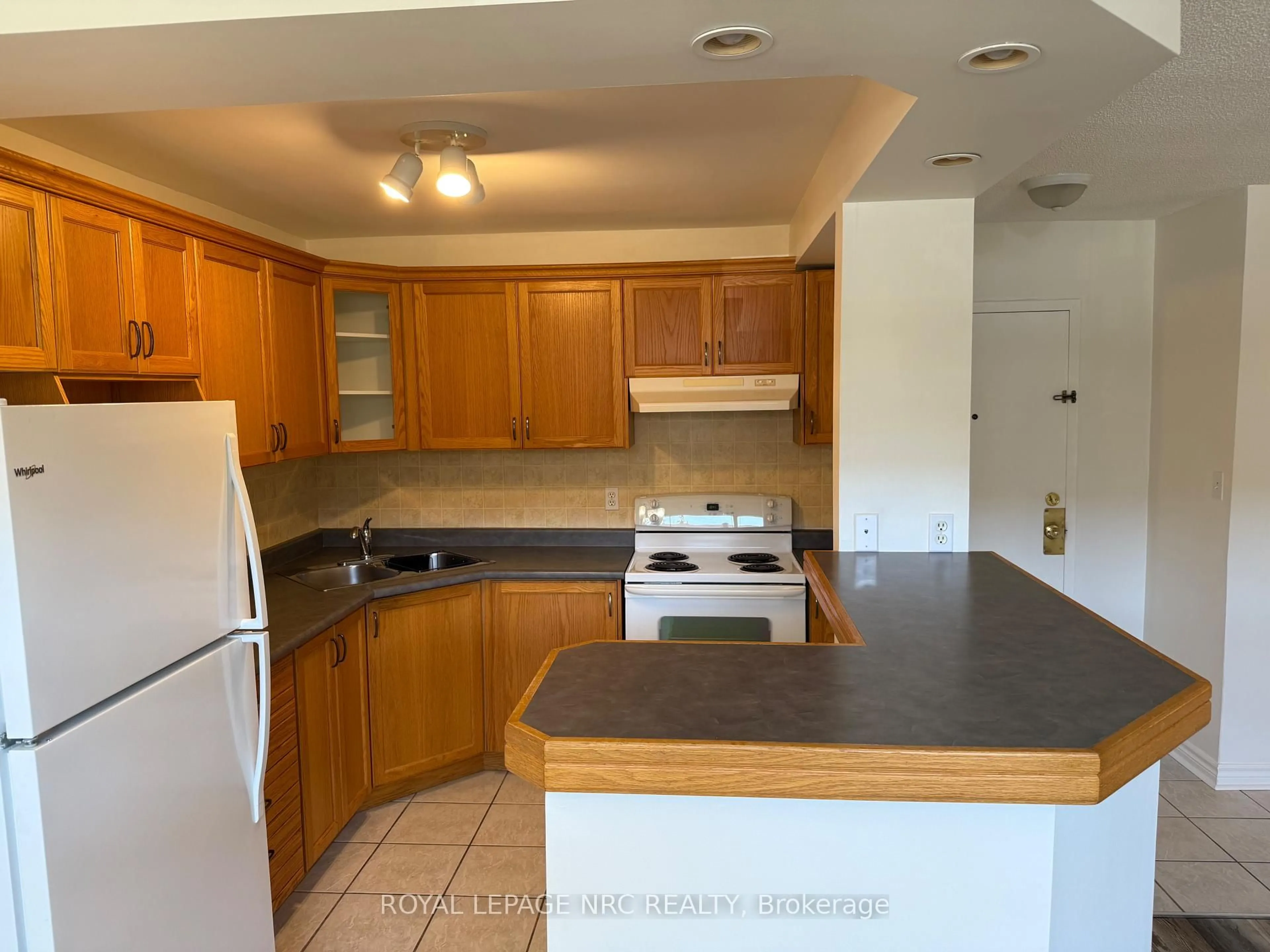 Standard kitchen, unknown for 264 Oakdale Ave #103, St. Catharines Ontario L2P 2K4