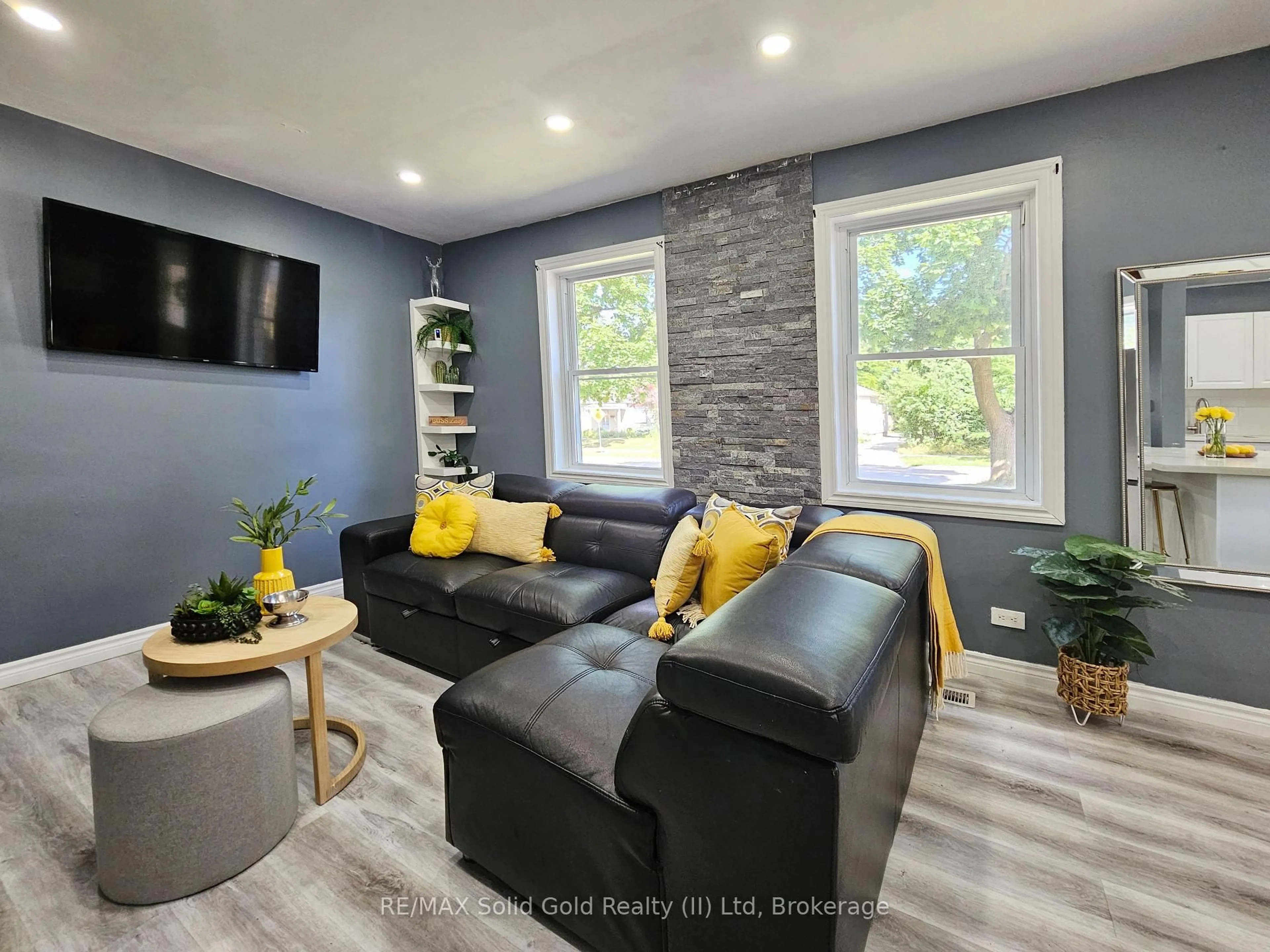 Living room with furniture, unknown for 45 St Clair Ave, Kitchener Ontario N2M 3Z5