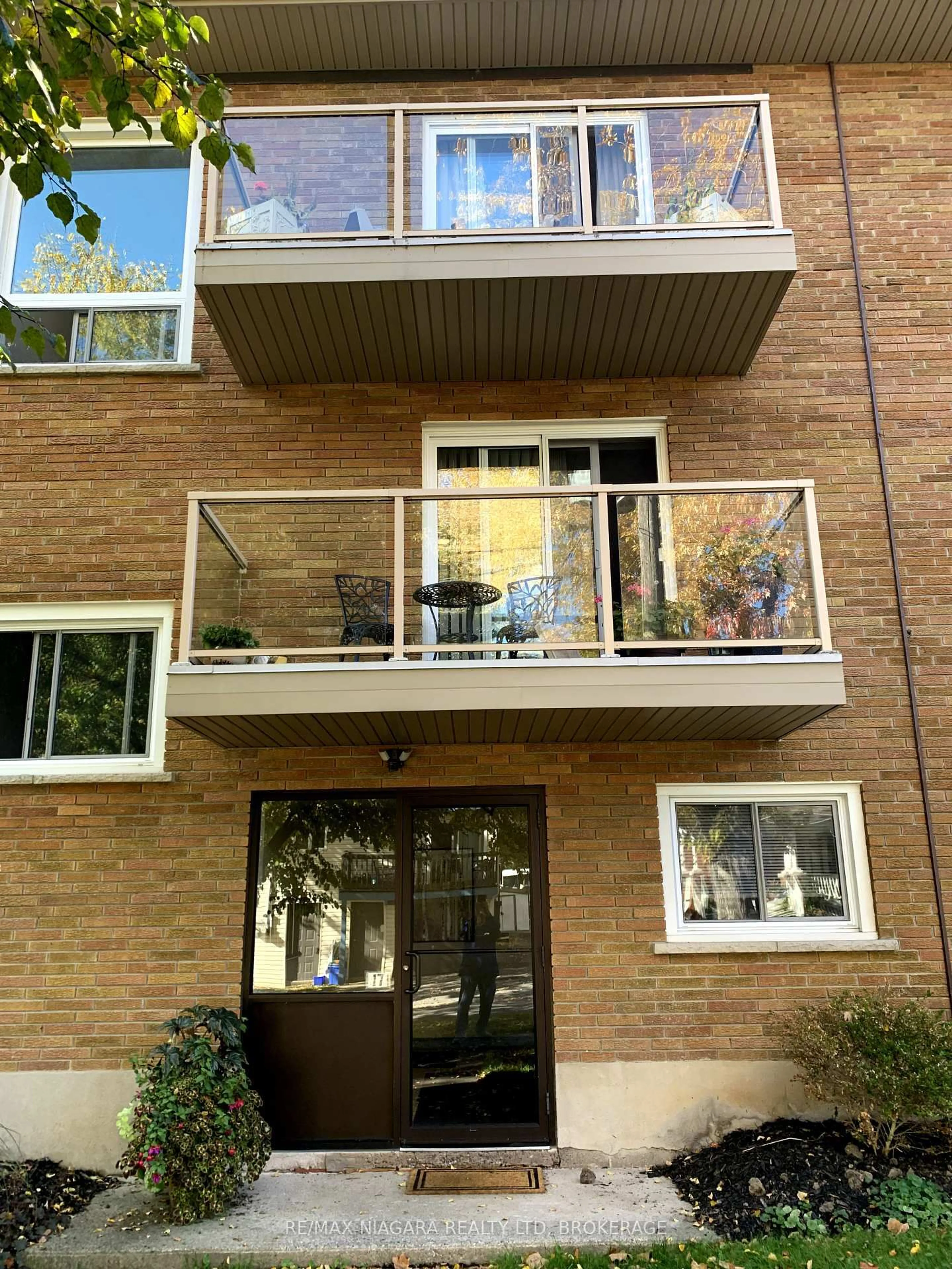 Balcony in the apartment, street for 17 Simcoe St, St. Catharines Ontario L2N 5C6