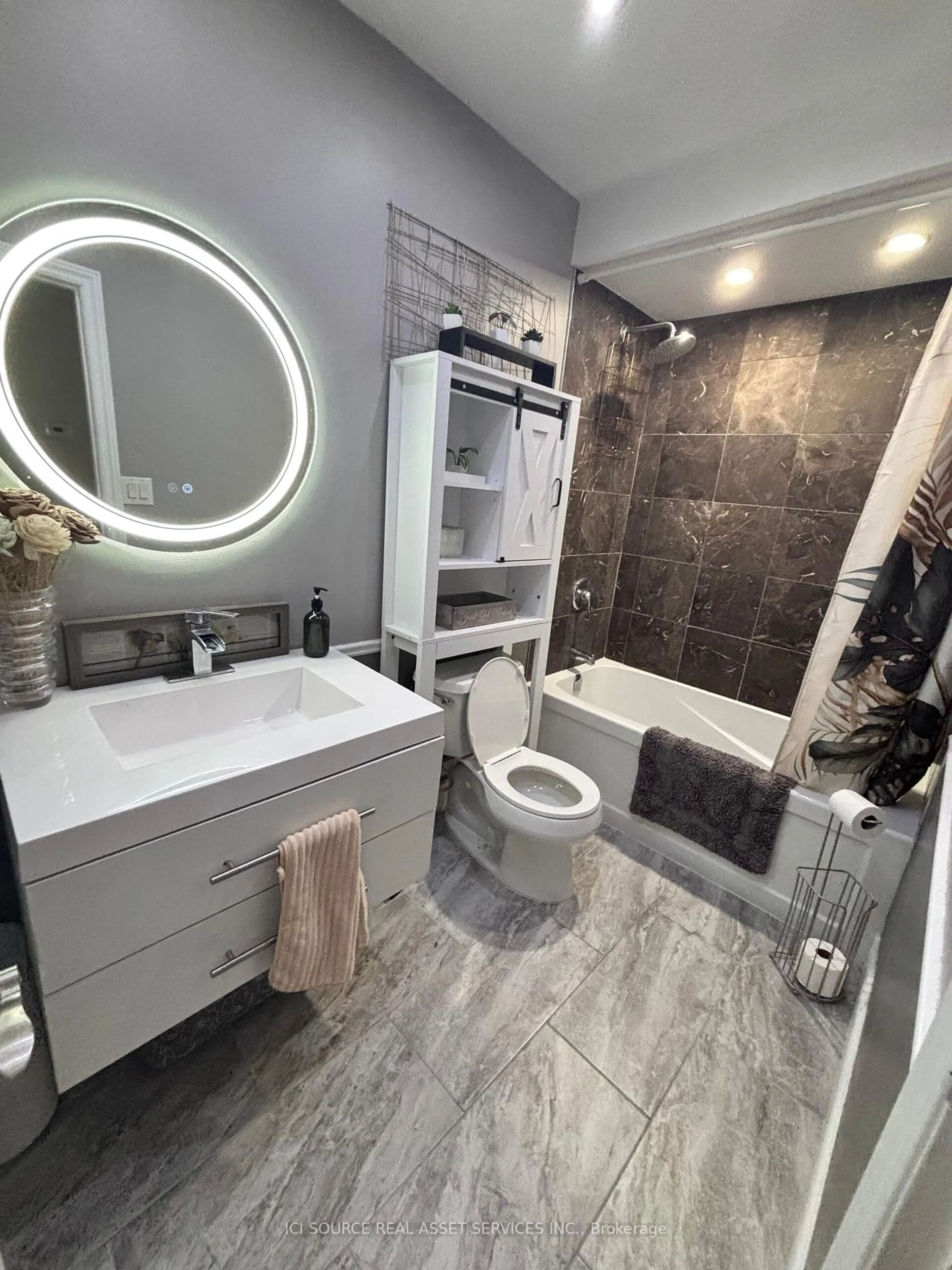 Contemporary bathroom, ceramic/tile floor for 73 Marc Blvd, Welland Ontario L3B 5V2