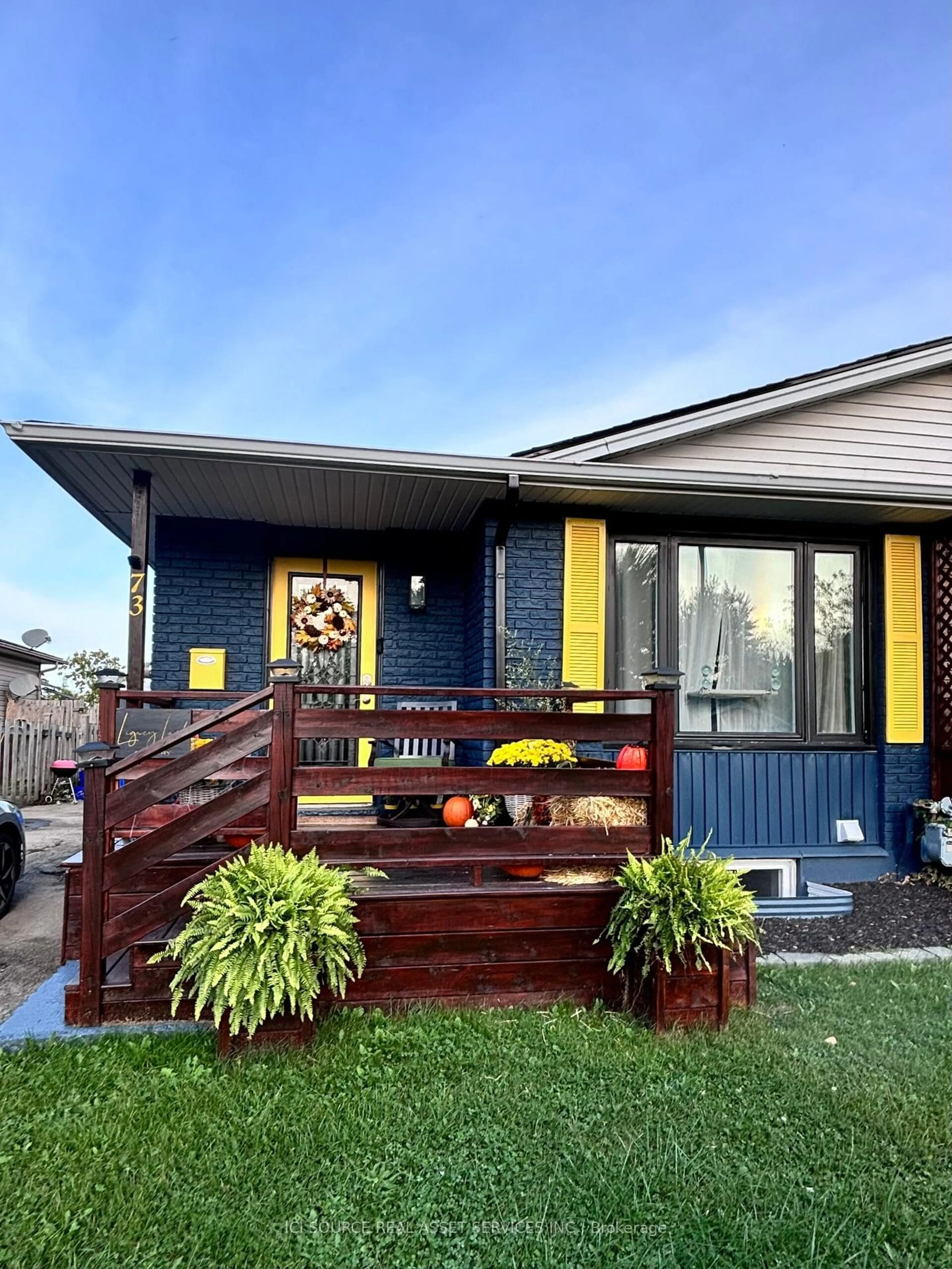 Home with vinyl exterior material, street for 73 Marc Blvd, Welland Ontario L3B 5V2