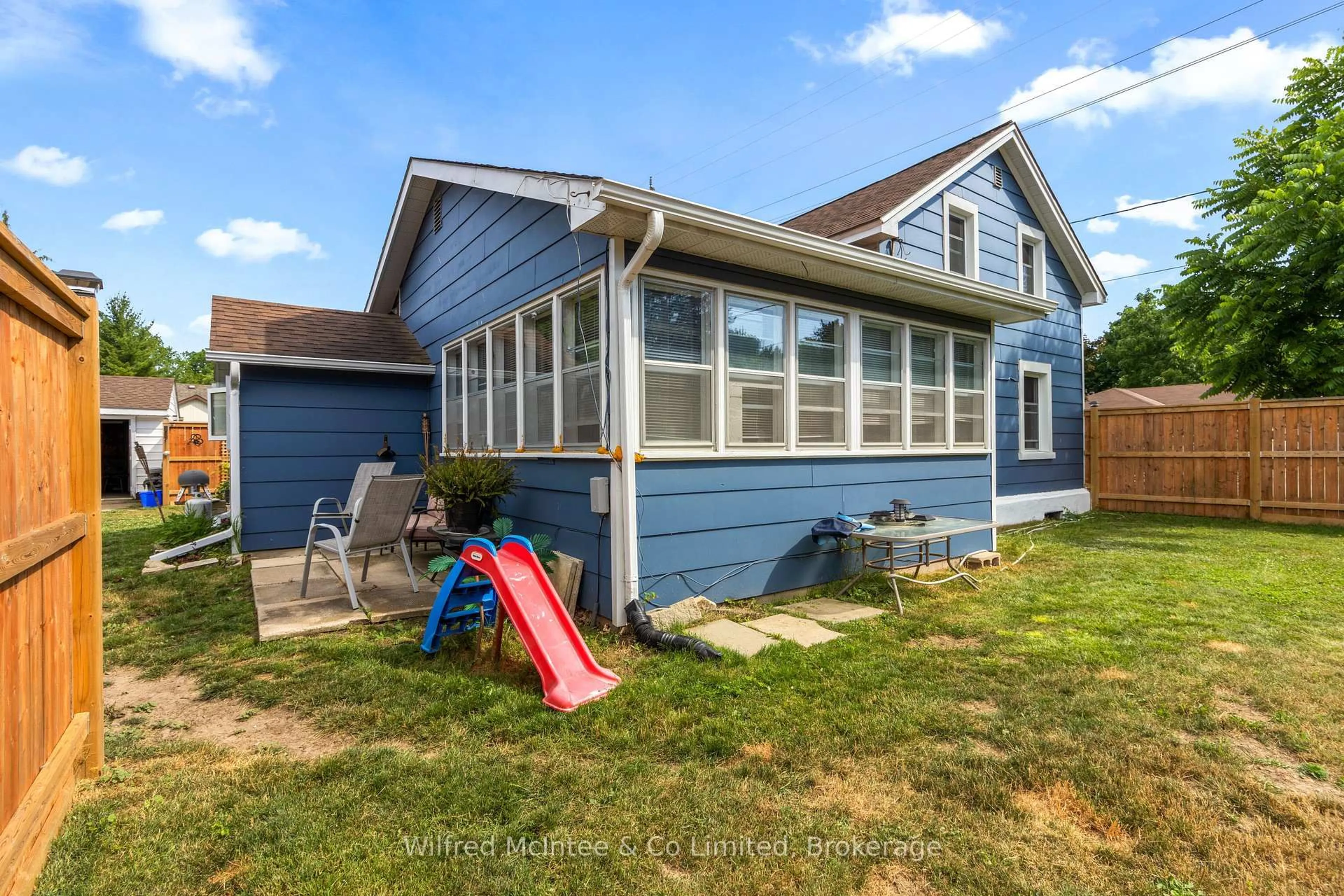 Home with vinyl exterior material, unknown for 339 Green St, Saugeen Shores Ontario N0H 2C0