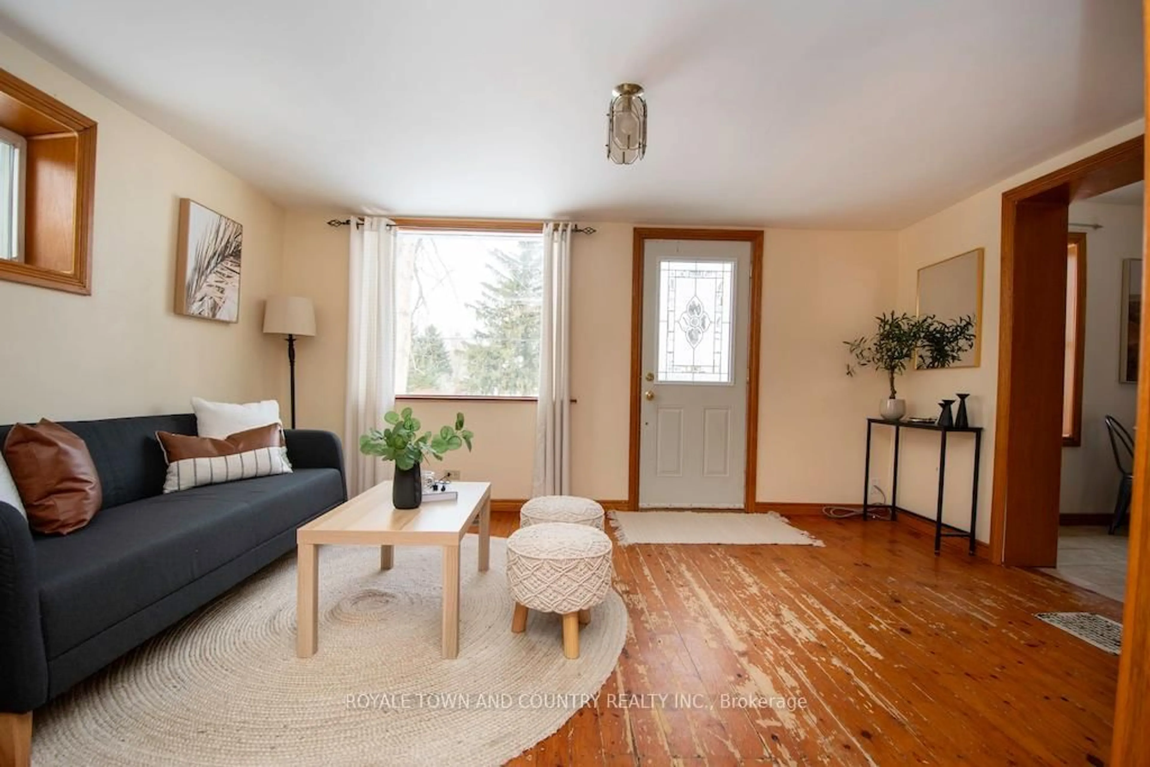 Living room with furniture, wood/laminate floor for 2 Osborne St, Kawartha Lakes Ontario K0L 2X0