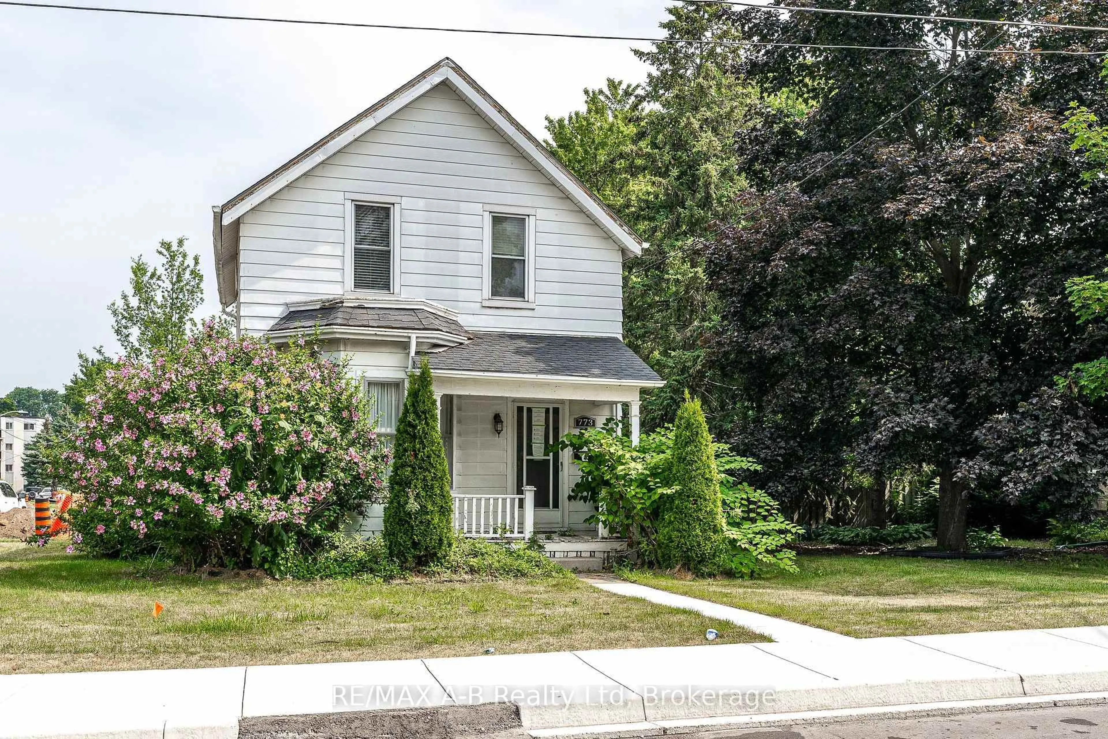 Home with vinyl exterior material, street for 773 Rathbourne Ave, Woodstock Ontario N4S 4L8