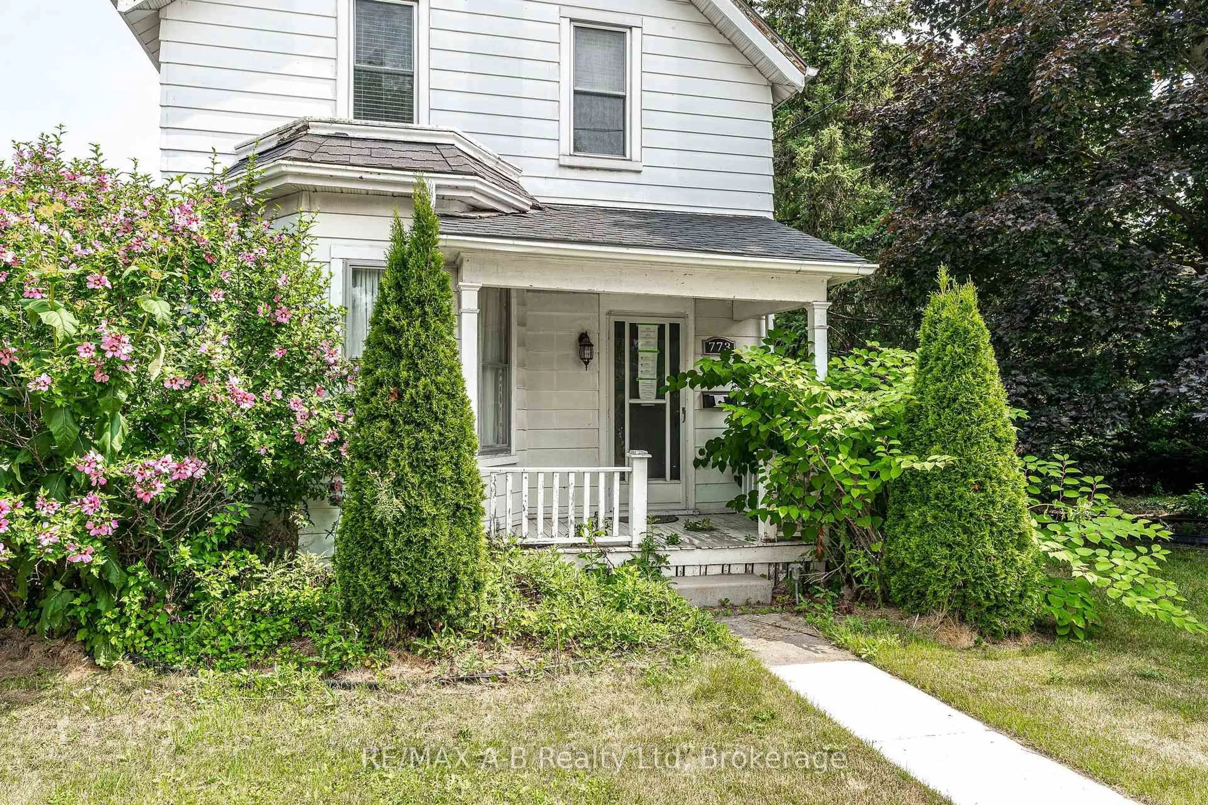 Home with vinyl exterior material, street for 773 Rathbourne Ave, Woodstock Ontario N4S 4L8