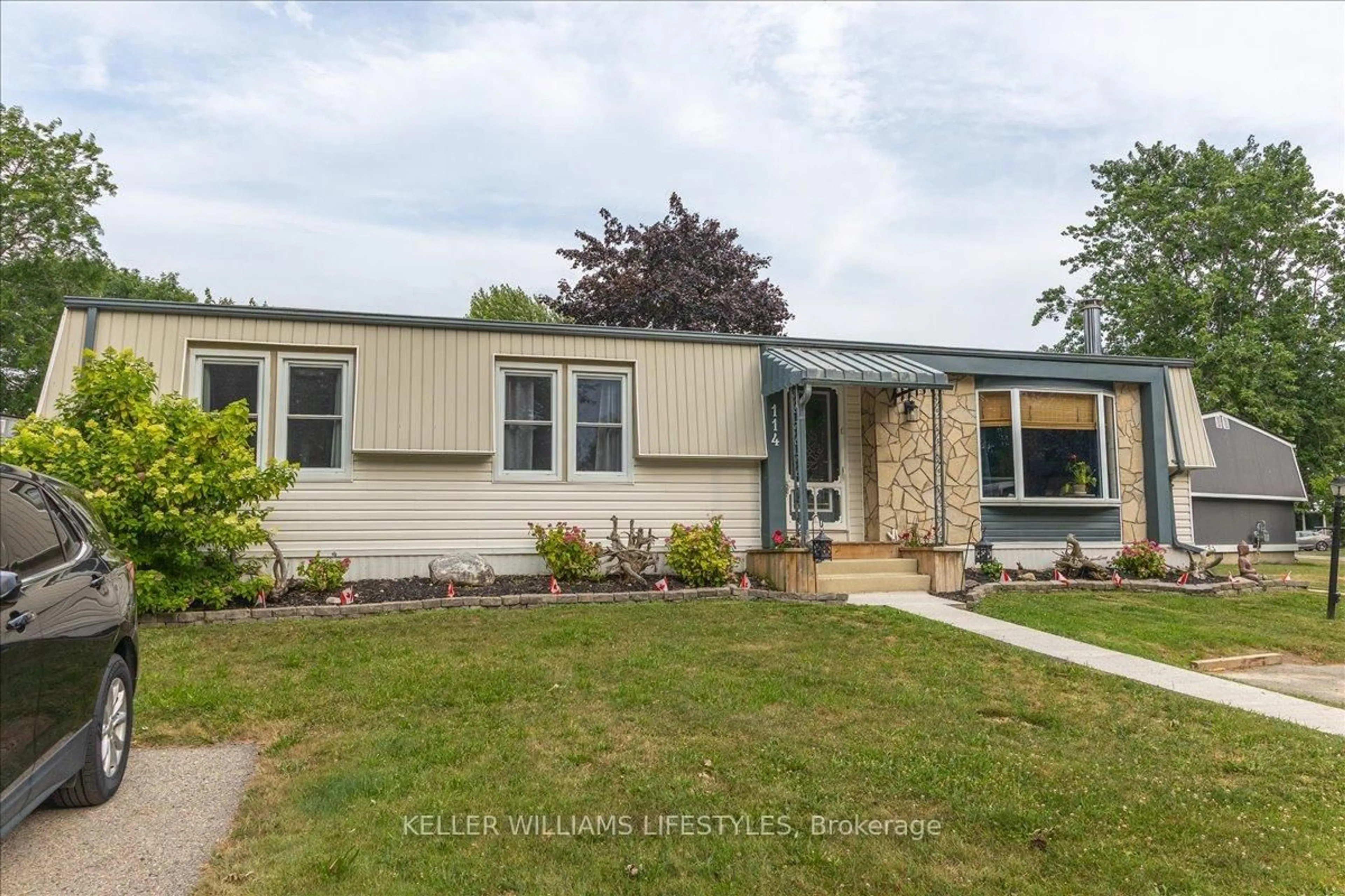 Home with vinyl exterior material, street for 114 PEBBLE BEACH Pkwy, South Huron Ontario N0M 1T0