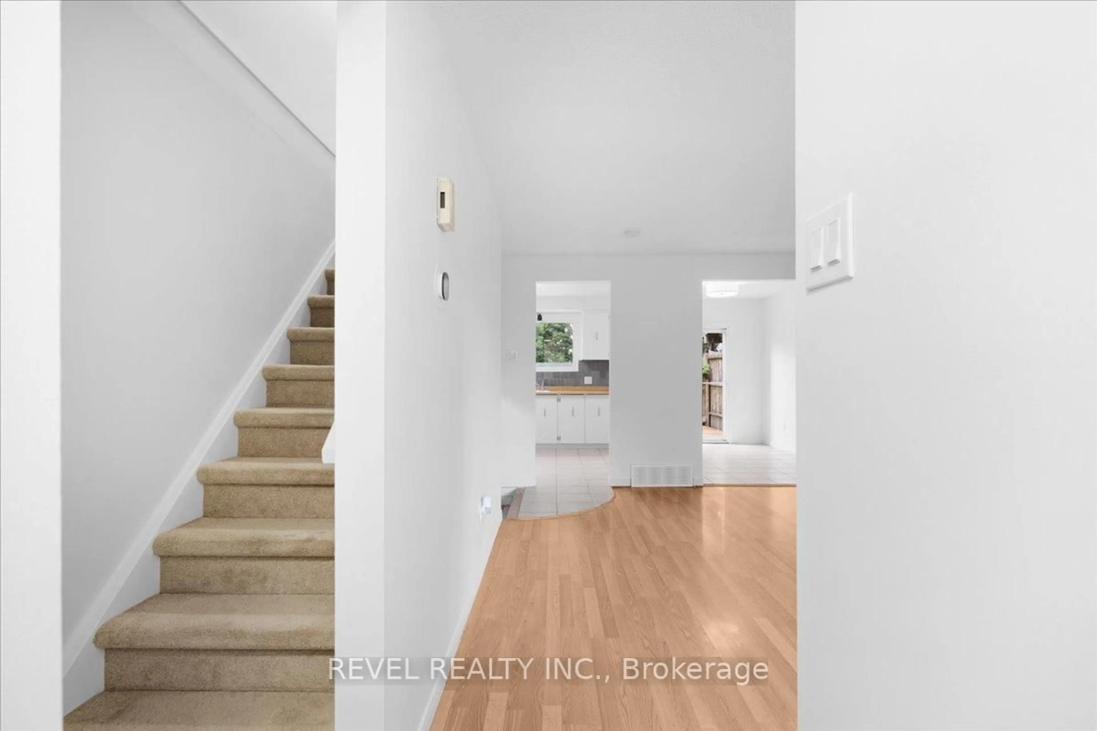 Indoor entryway for 34 Silvan Dr, Welland Ontario L3C 6C3