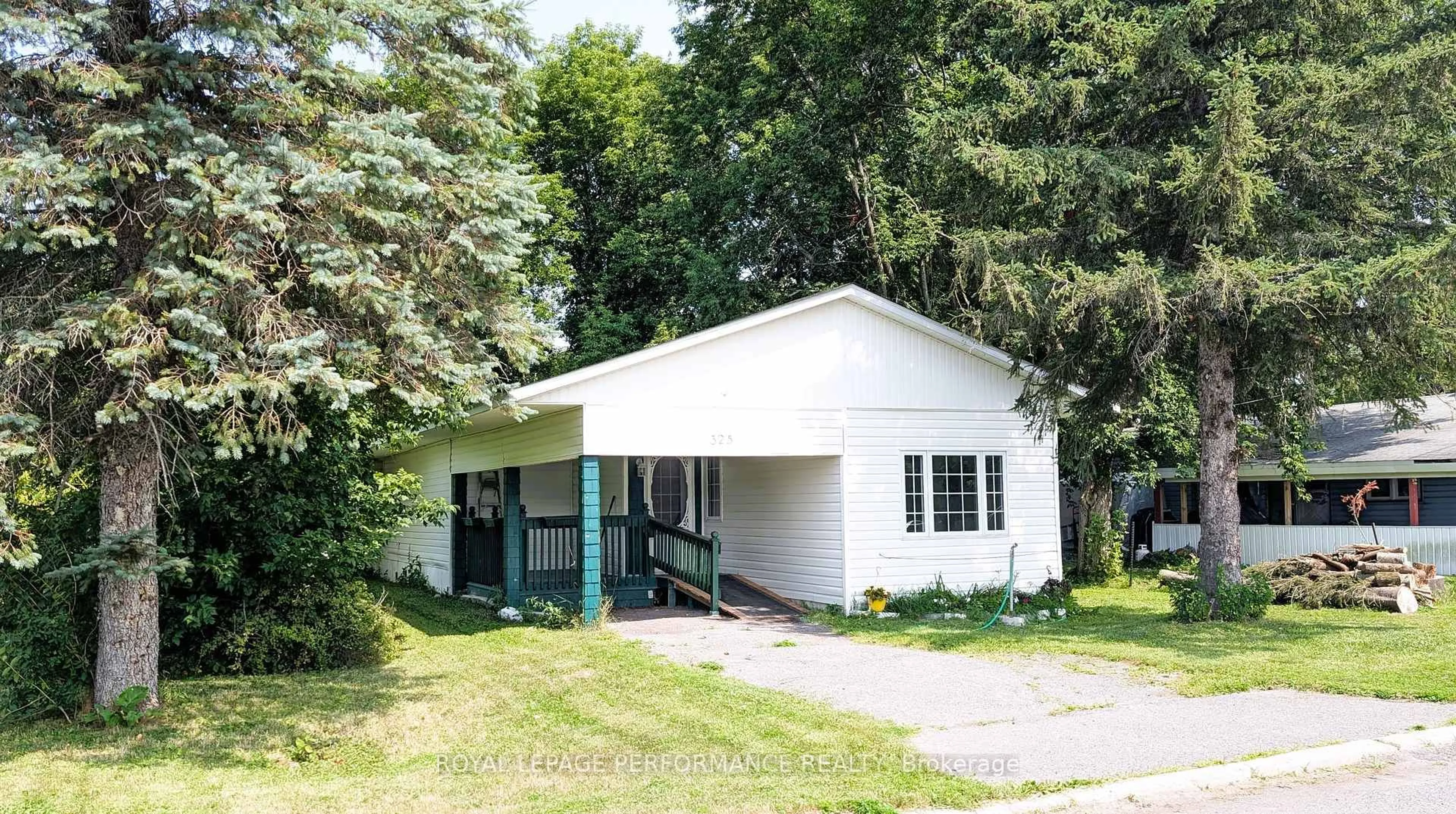 Unknown for 325 Dominion St, North Glengarry Ontario K0C 1A0