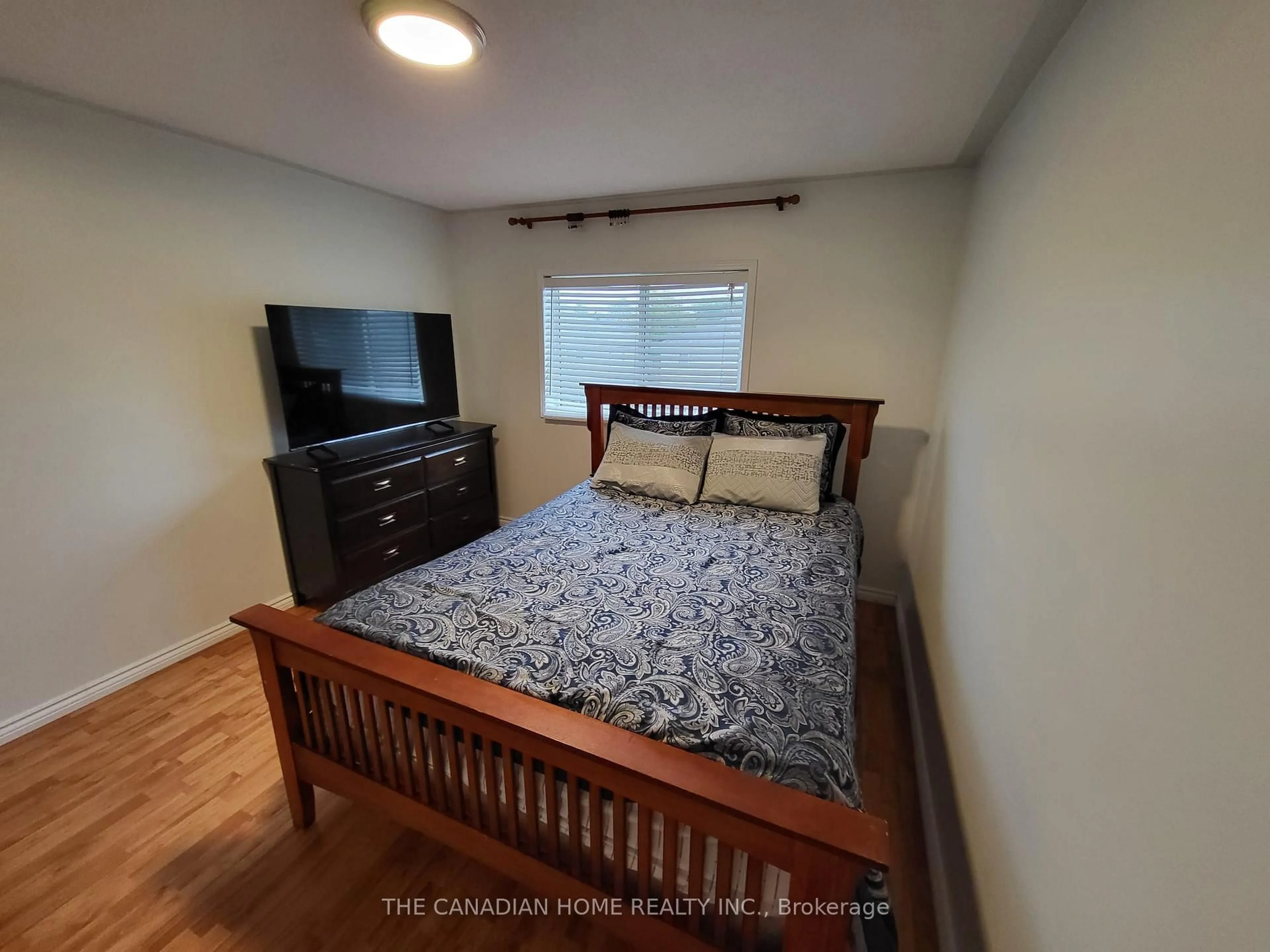 A pic of a room for 1020 Peach Blossom Cres, Windsor Ontario N9G 2R5
