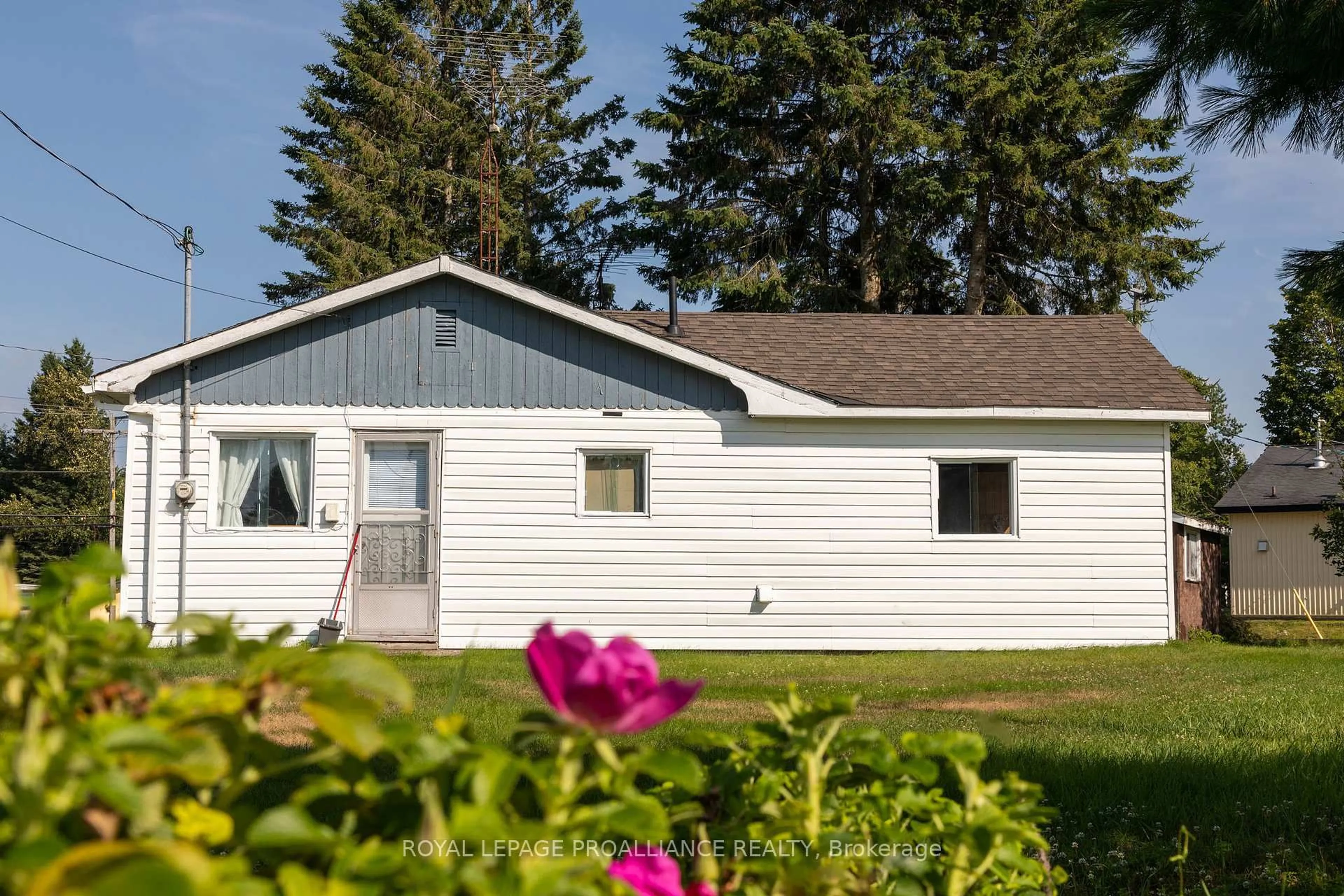Home with vinyl exterior material, unknown for 4 Tall Pine Rd, Addington Highlands Ontario K0H 2G0