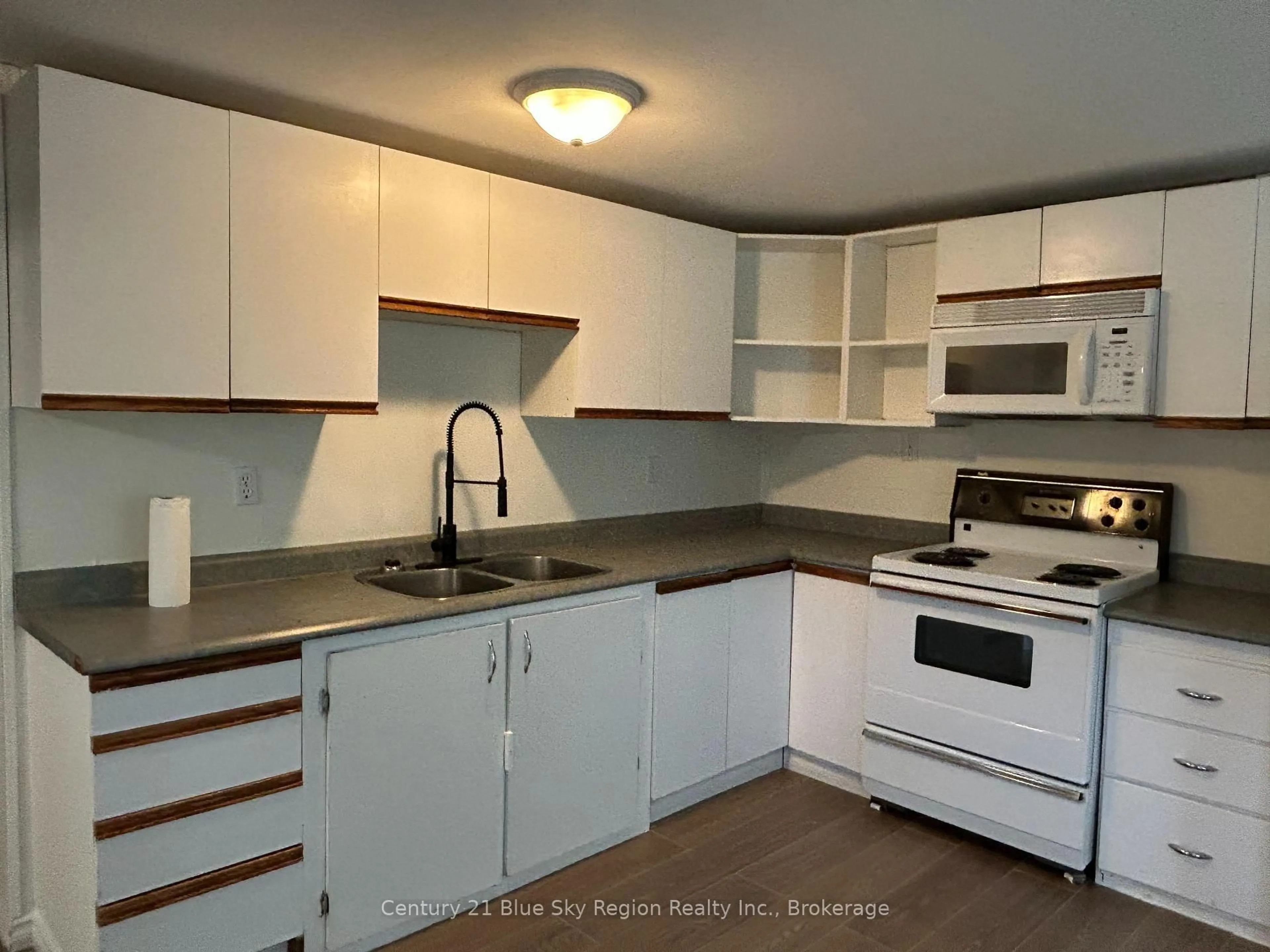 Standard kitchen, unknown for 5887 HIGHWAY 11 N #34D, North Bay Ontario P0H 1P0