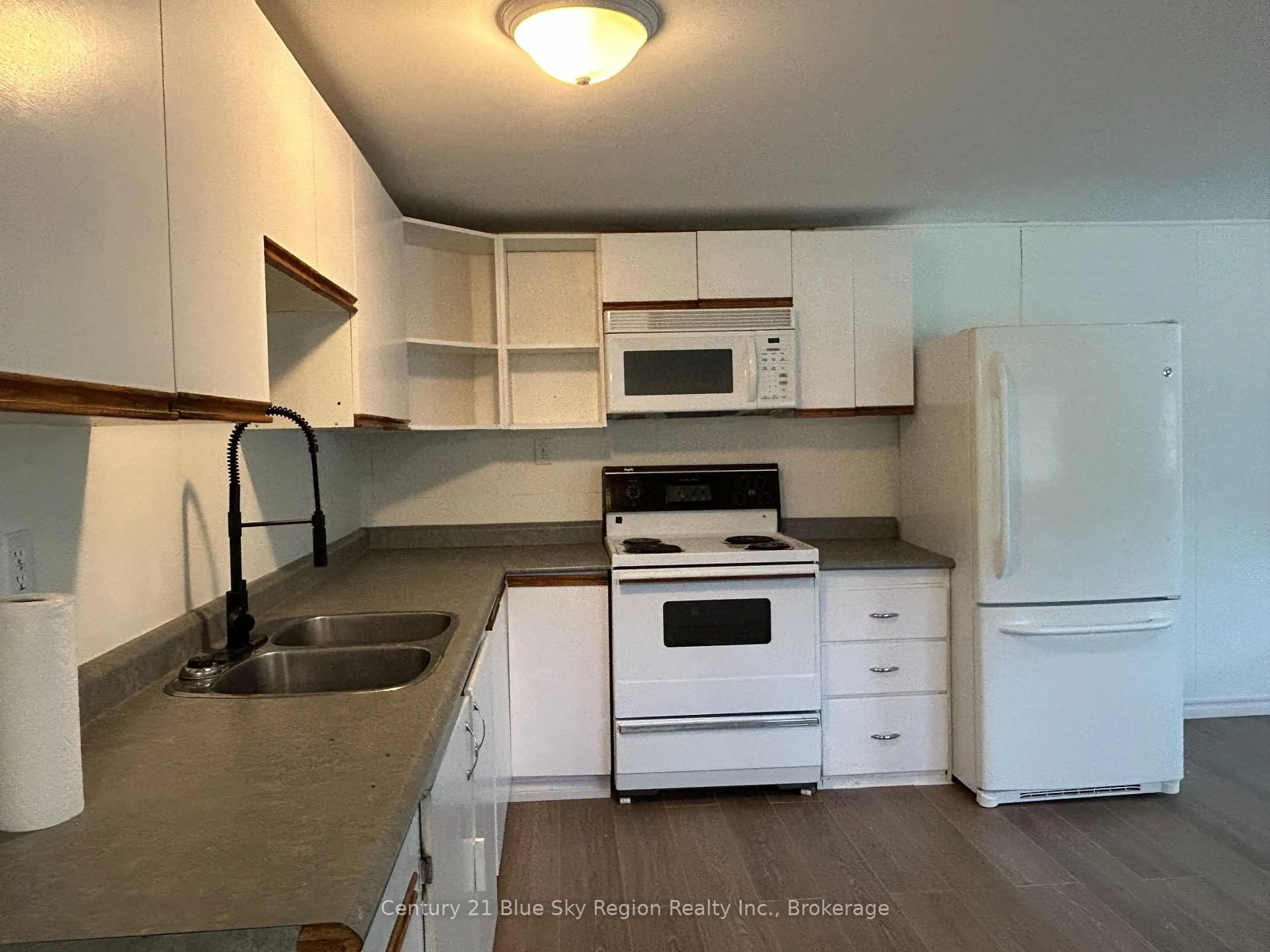 Standard kitchen, unknown for 5887 HIGHWAY 11 N #34D, North Bay Ontario P0H 1P0