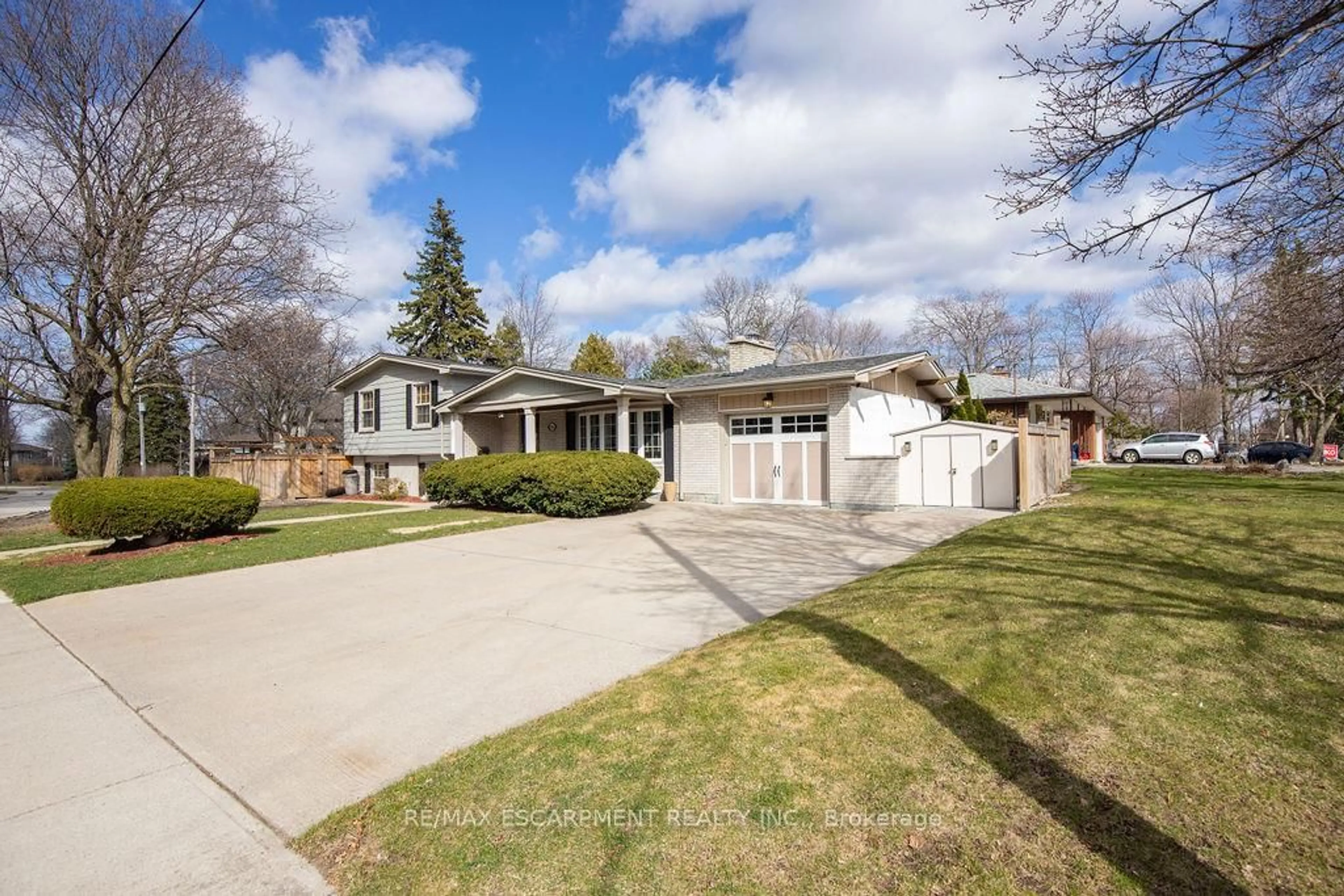 A pic from outside/outdoor area/front of a property/back of a property/a pic from drone, street for 92 Auchmar Rd, Hamilton Ontario L9C 1C5