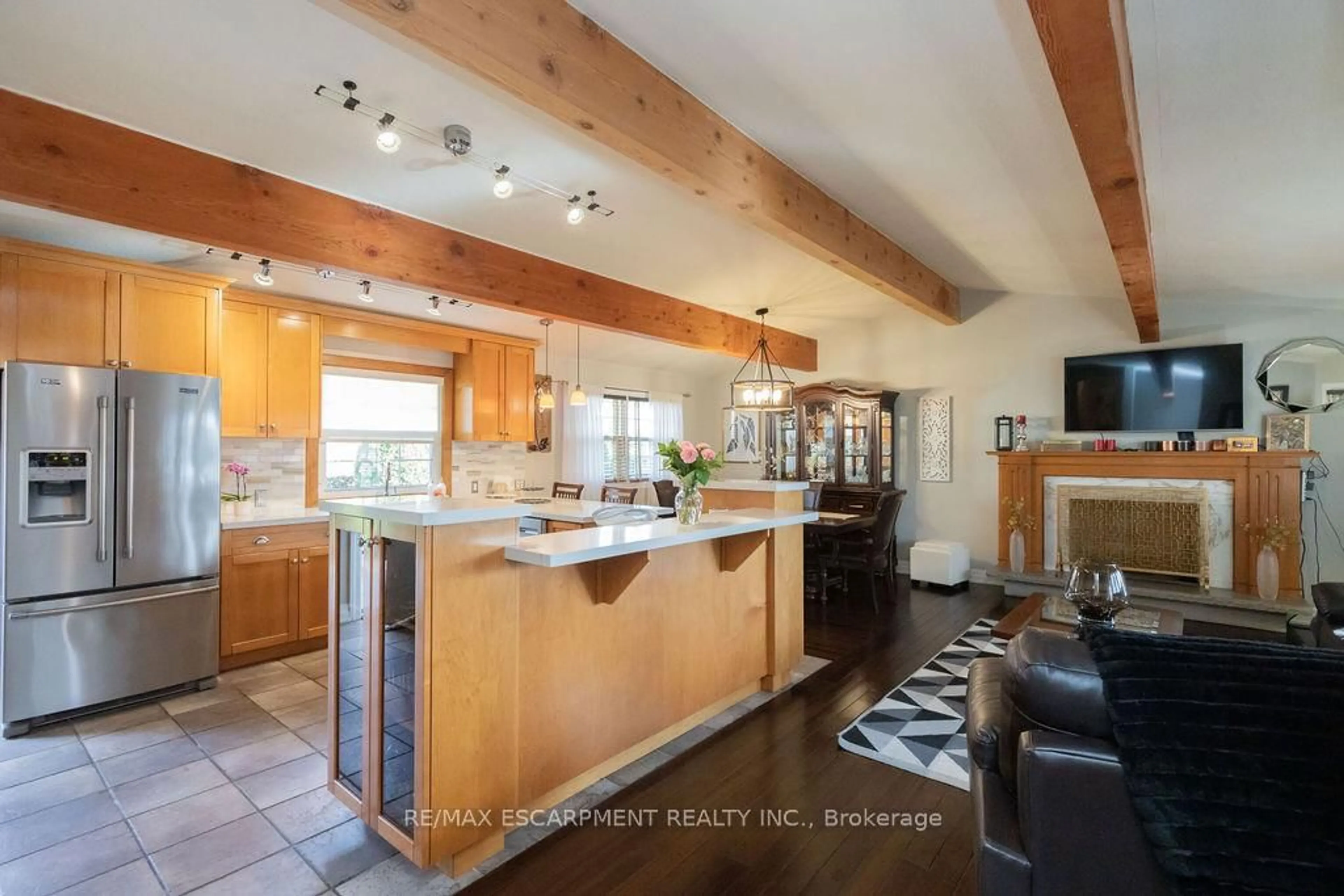 Open concept kitchen, ceramic/tile floor for 92 Auchmar Rd, Hamilton Ontario L9C 1C5
