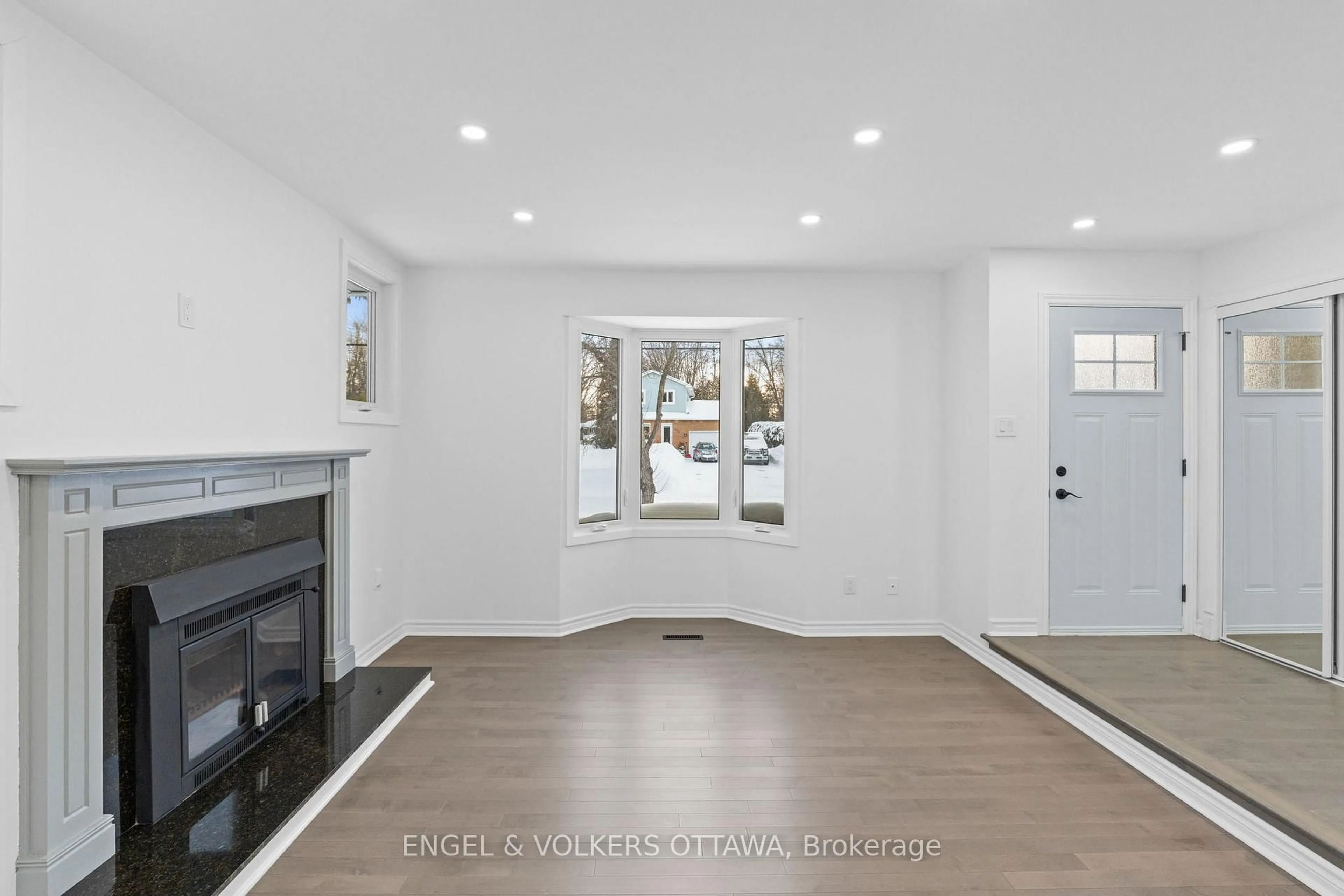 Indoor entryway for 1375 Trebla Way, Greely Ontario K4P 1E4