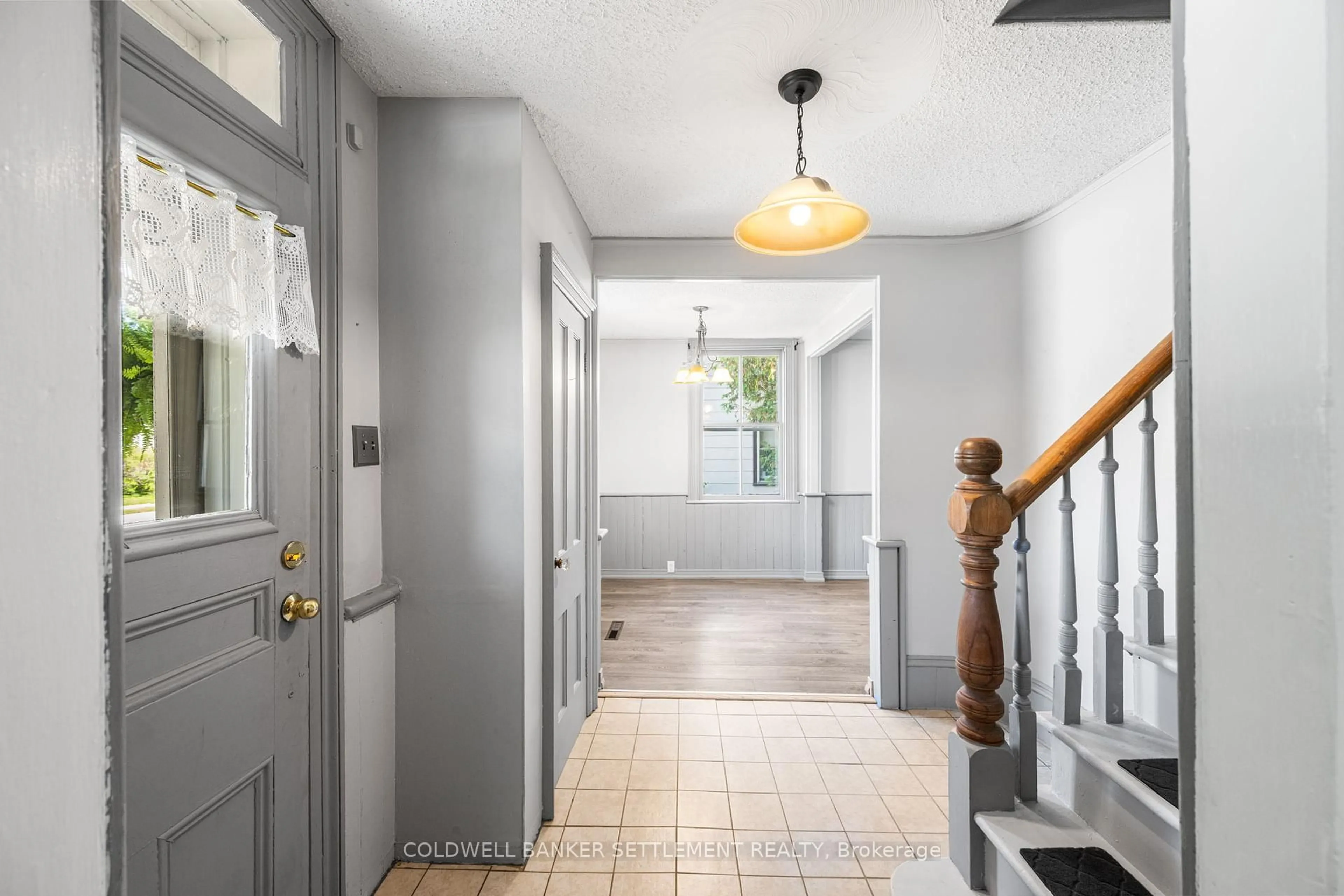Indoor entryway for 218 Gore St, Perth Ontario K7H 1K7