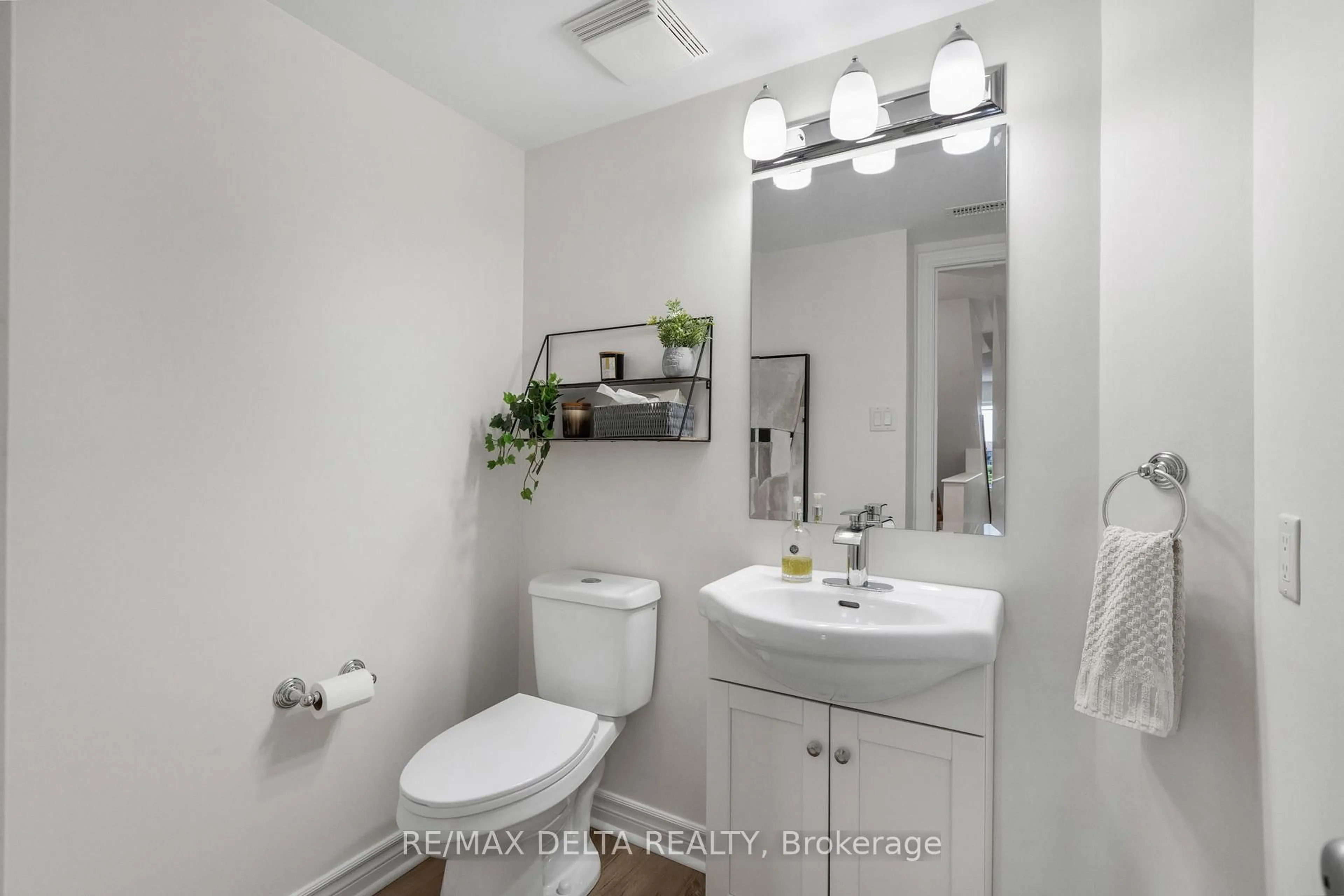 Standard bathroom, ceramic/tile floor for 735 Lakeridge Dr, Ottawa Ontario K4A 0N5