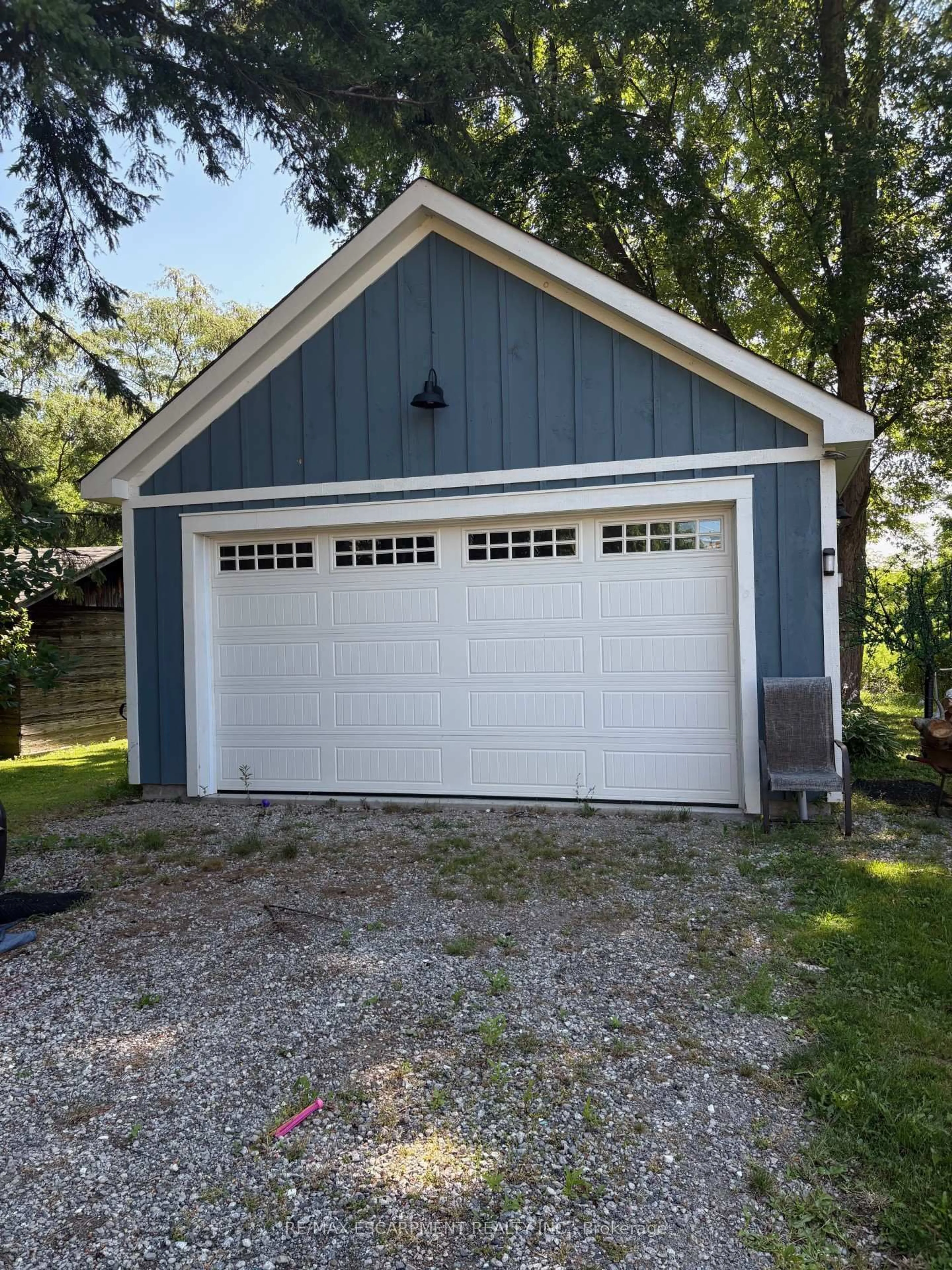 Indoor garage for 723 Glancaster Rd, Hamilton Ontario L0R 1W0