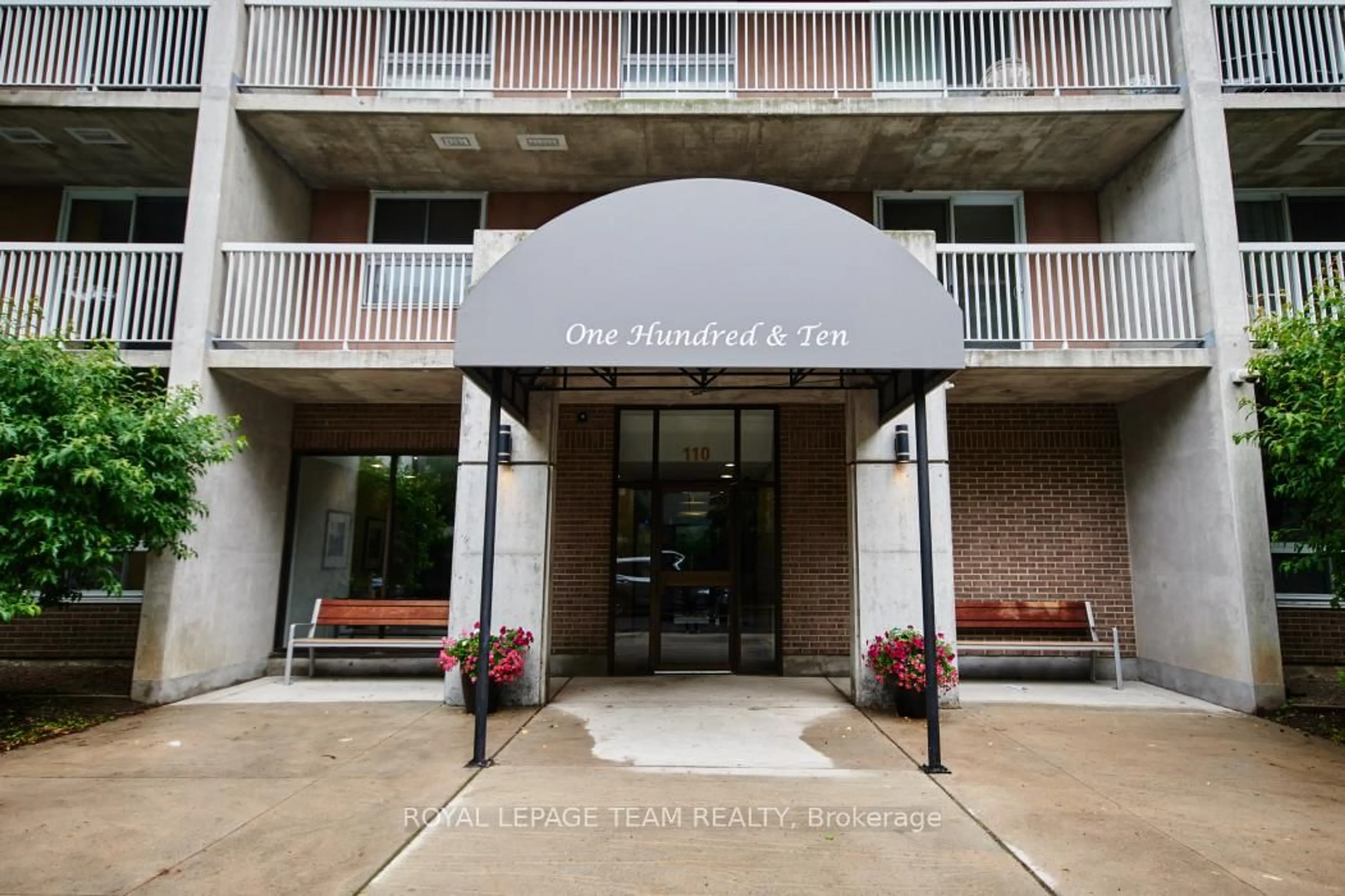 Indoor foyer for 110 Forward Ave #1010, Ottawa Ontario K1Y 4S9